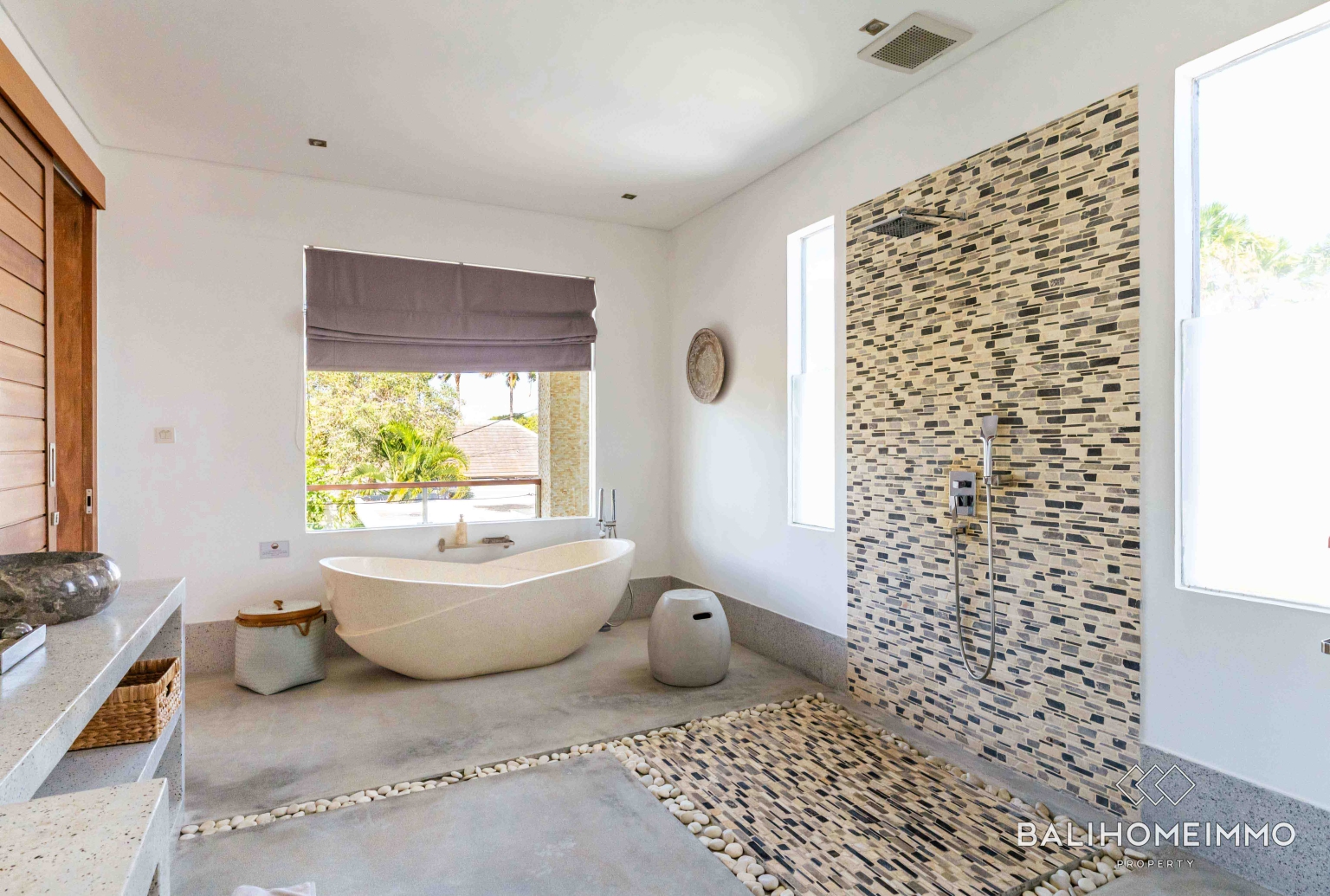 Modern 4 + 1 Bedroom Villa for Rental Near Berawa Beach view 29