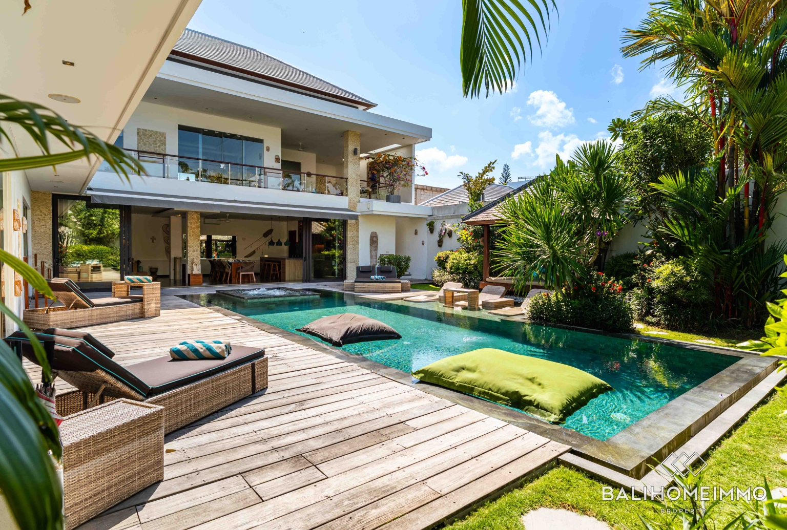 Modern 4 + 1 Bedroom Villa for Rental Near Berawa Beach view 2