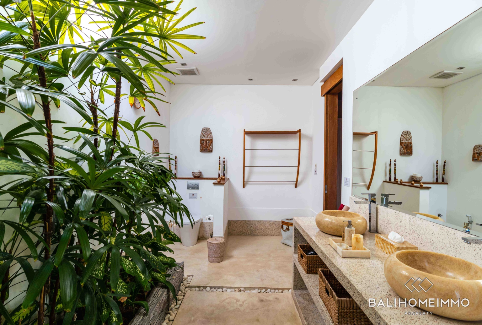 Modern 4 + 1 Bedroom Villa for Rental Near Berawa Beach view 28