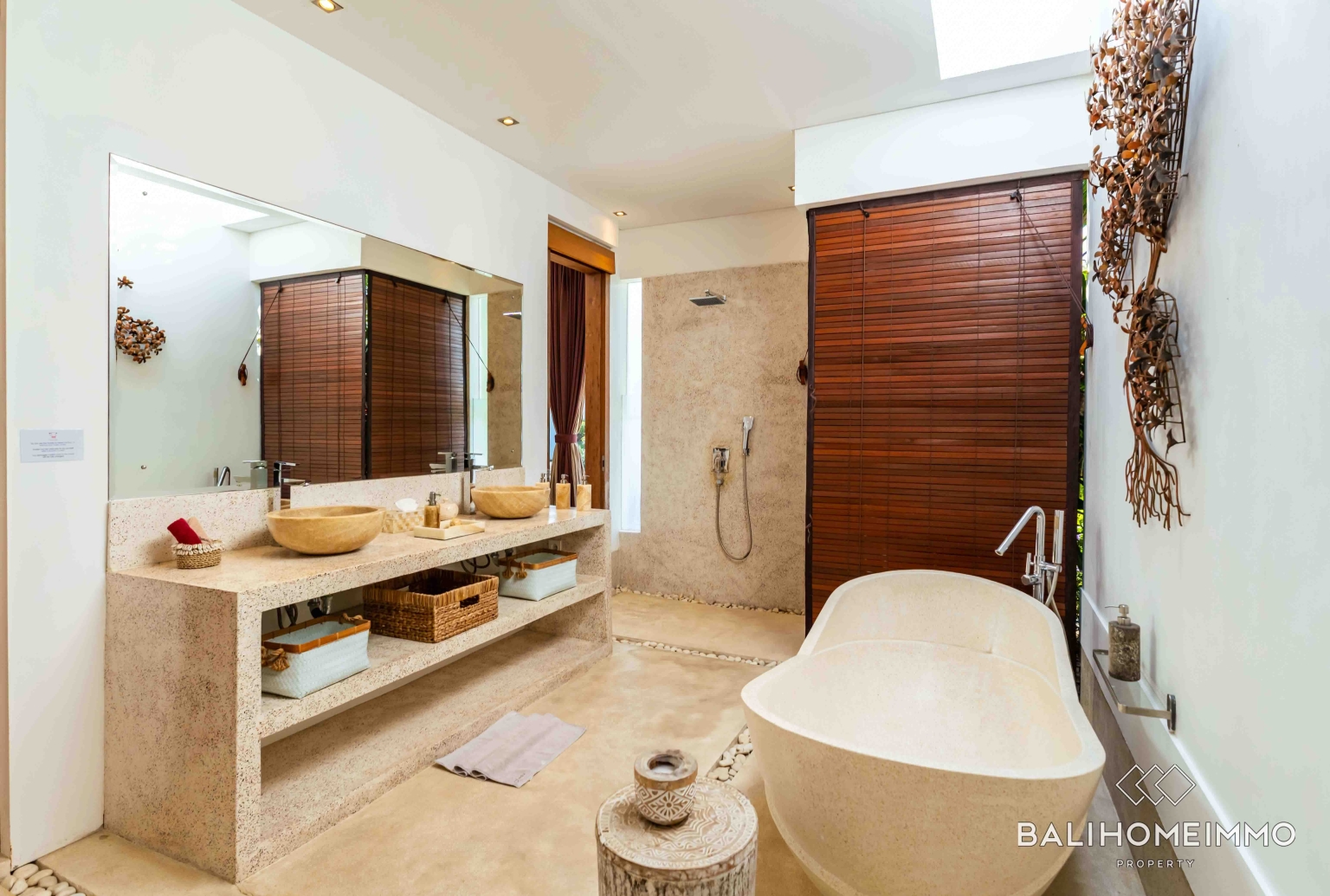 Modern 4 + 1 Bedroom Villa for Rental Near Berawa Beach view 26