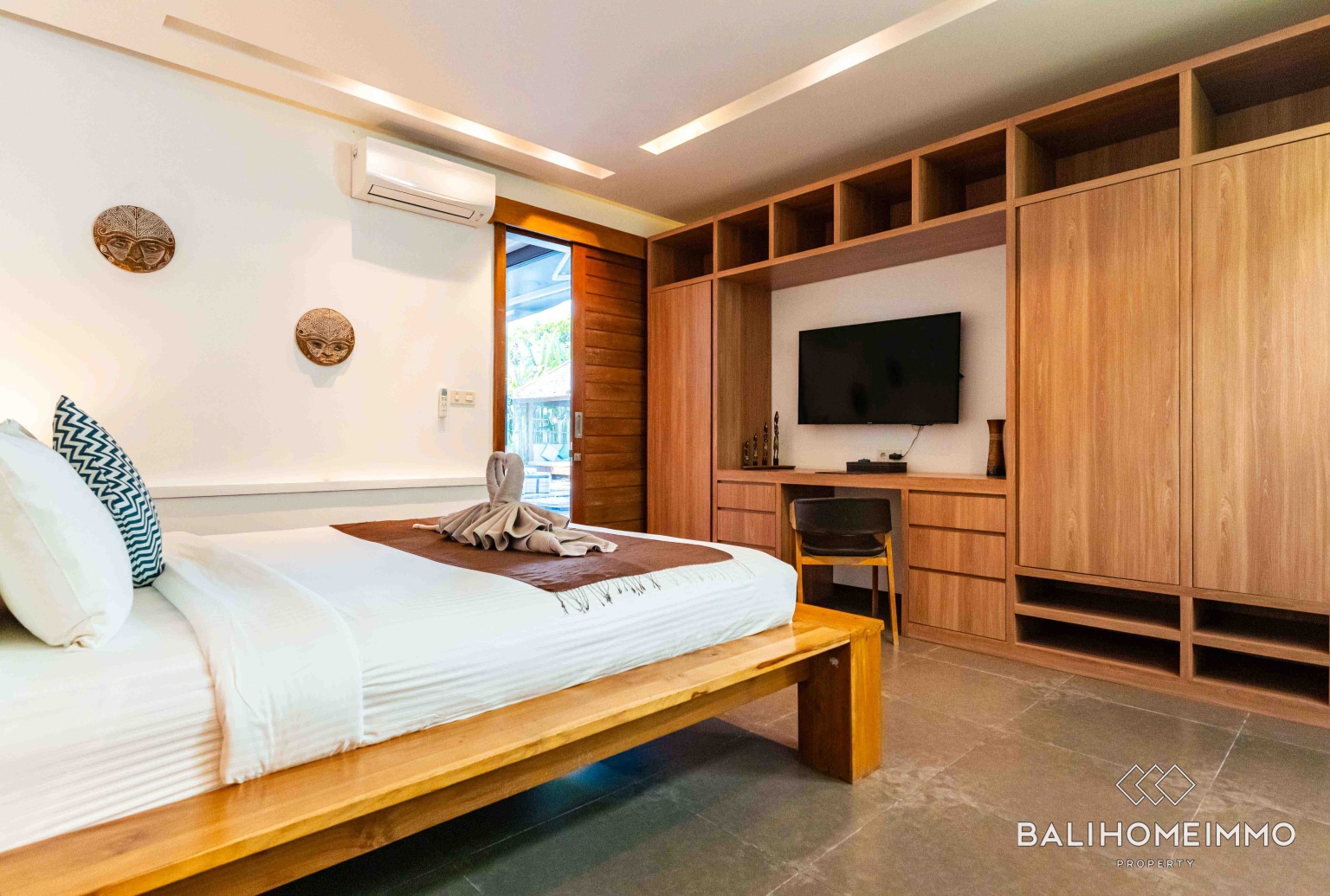Modern 4 + 1 Bedroom Villa for Rental Near Berawa Beach view 23
