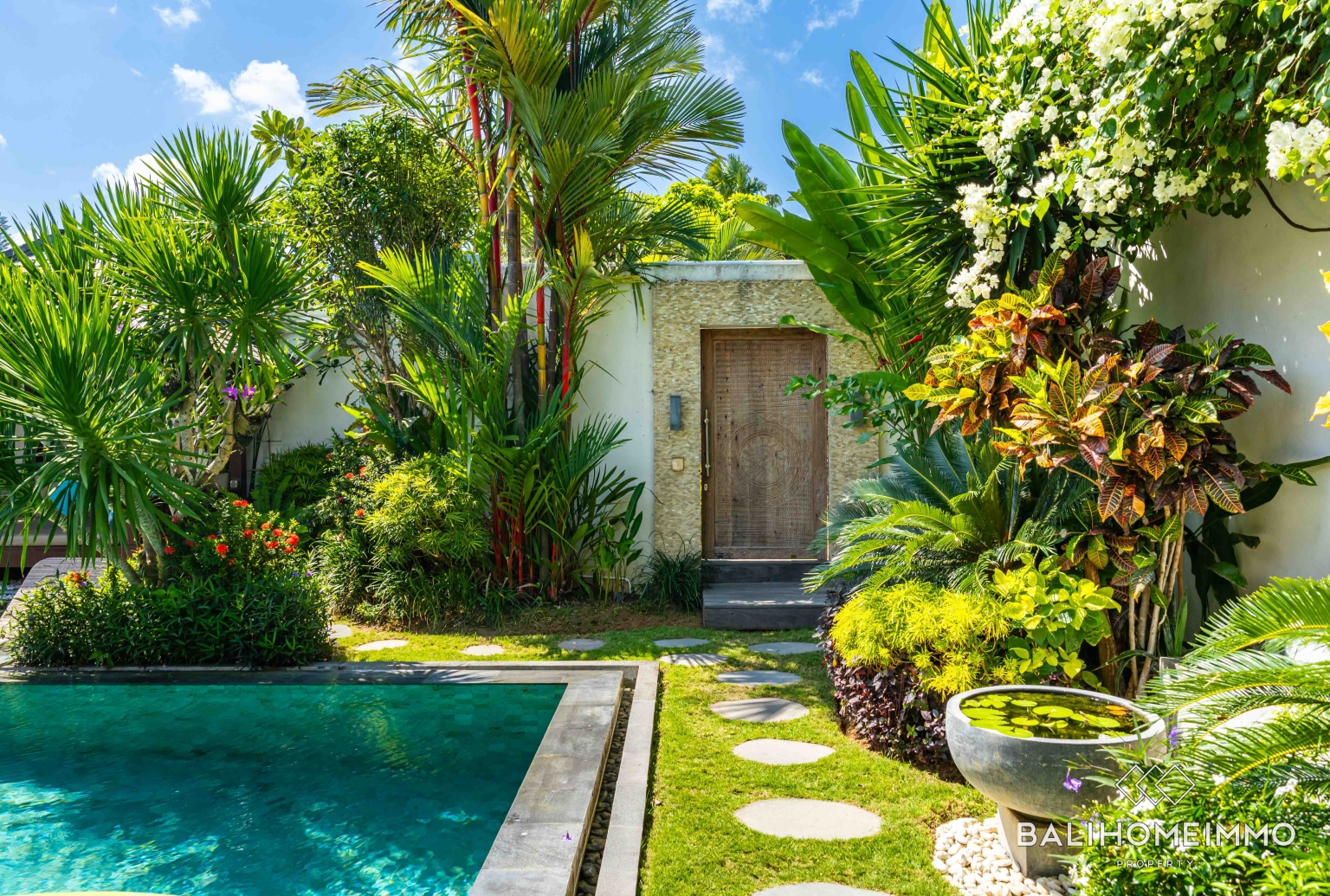 Modern 4 + 1 Bedroom Villa for Rental Near Berawa Beach view 38