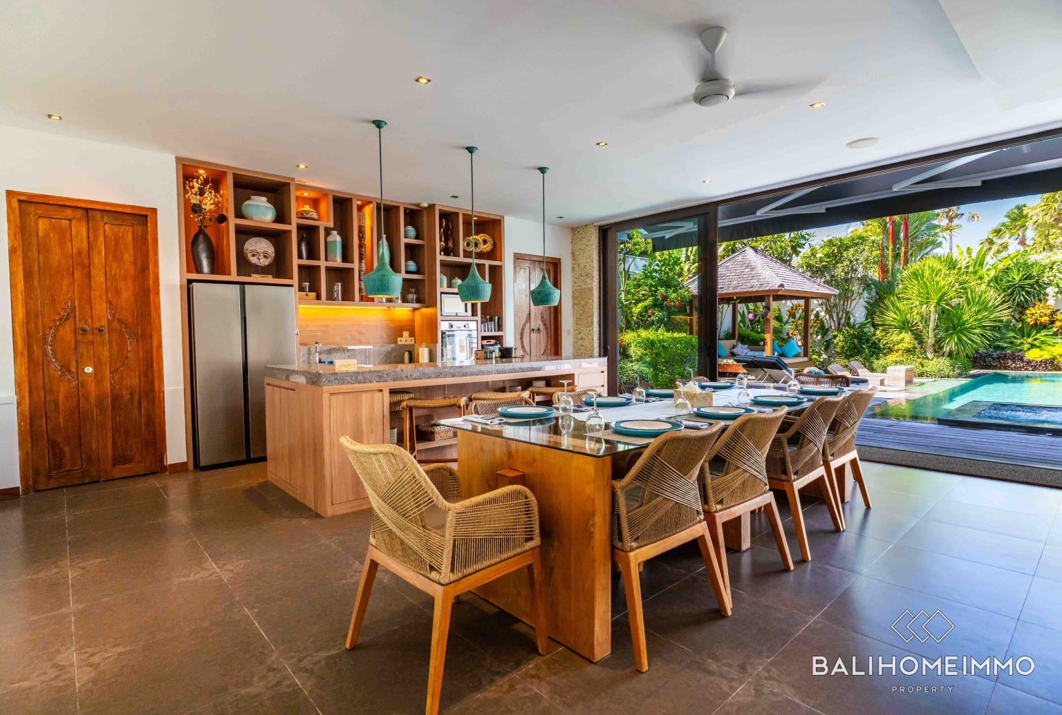 Modern 4 + 1 Bedroom Villa for Rental Near Berawa Beach view 7