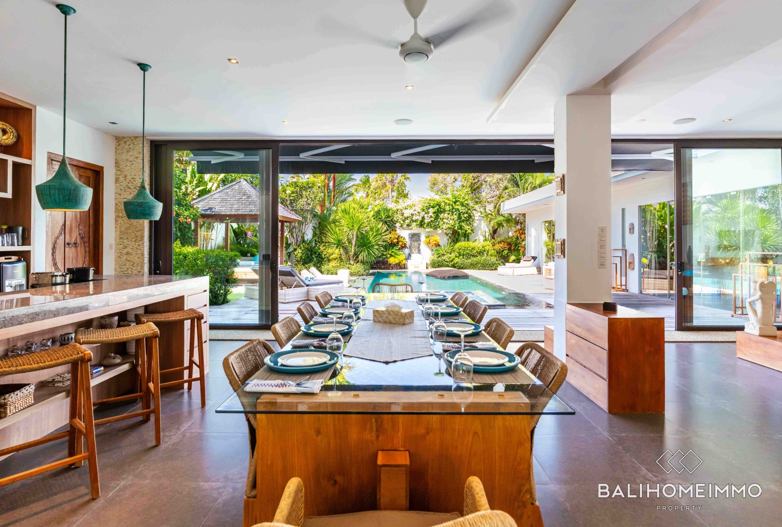Modern 4 + 1 Bedroom Villa for Rental Near Berawa Beach view 9