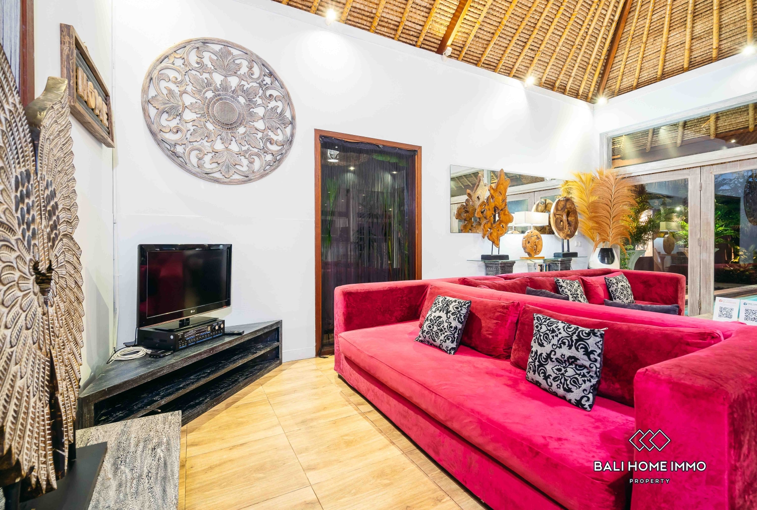 4 bedroom villa for rent in Canggu Residential Side view 7