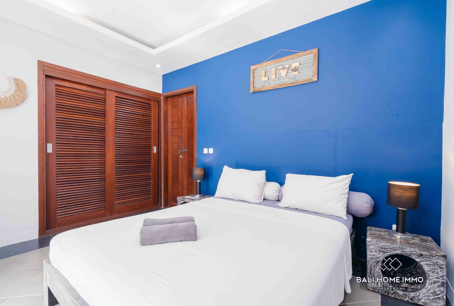 4 bedroom villa for rent in Canggu Residential Side view 17