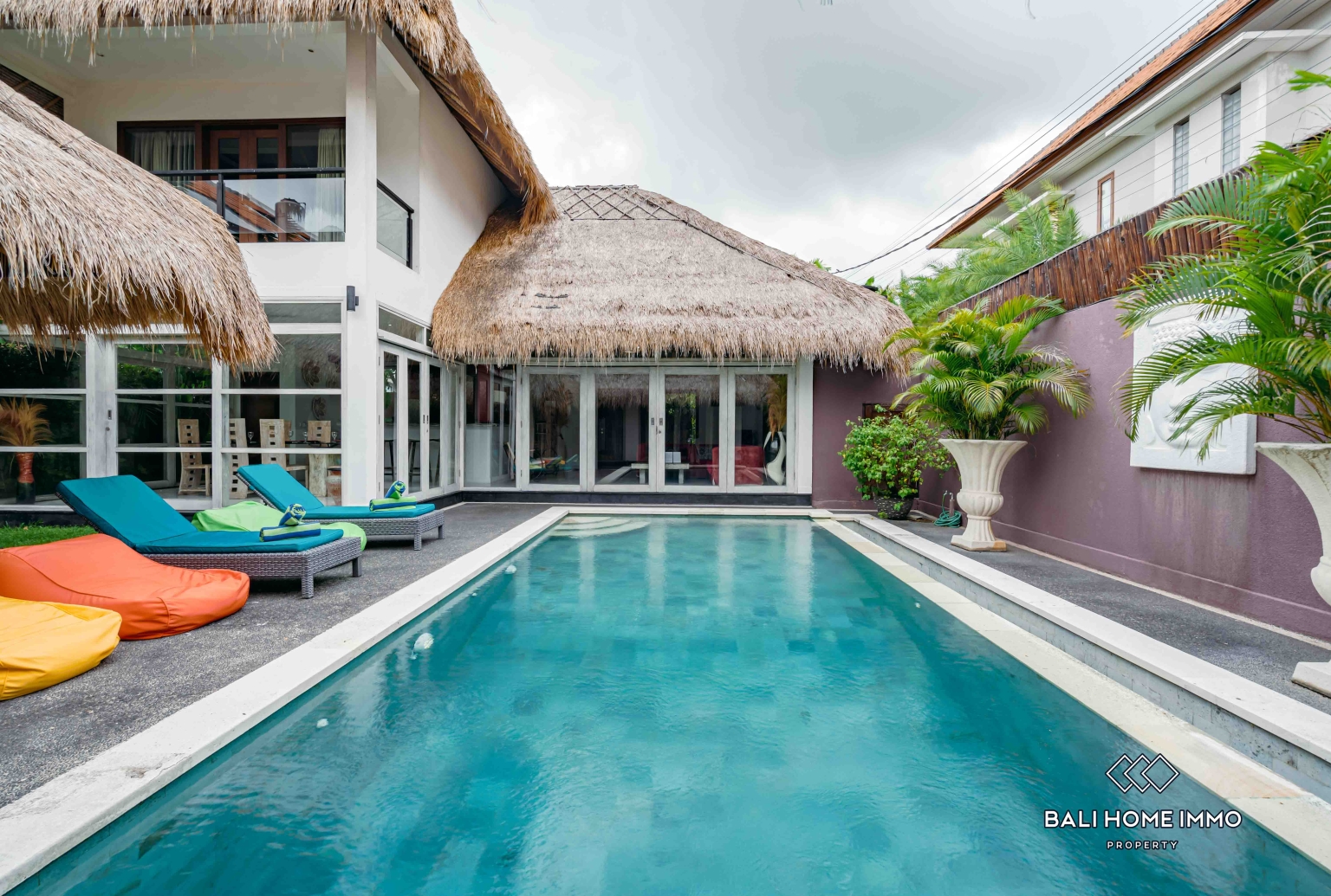 4 bedroom villa for rent in Canggu Residential Side view 2