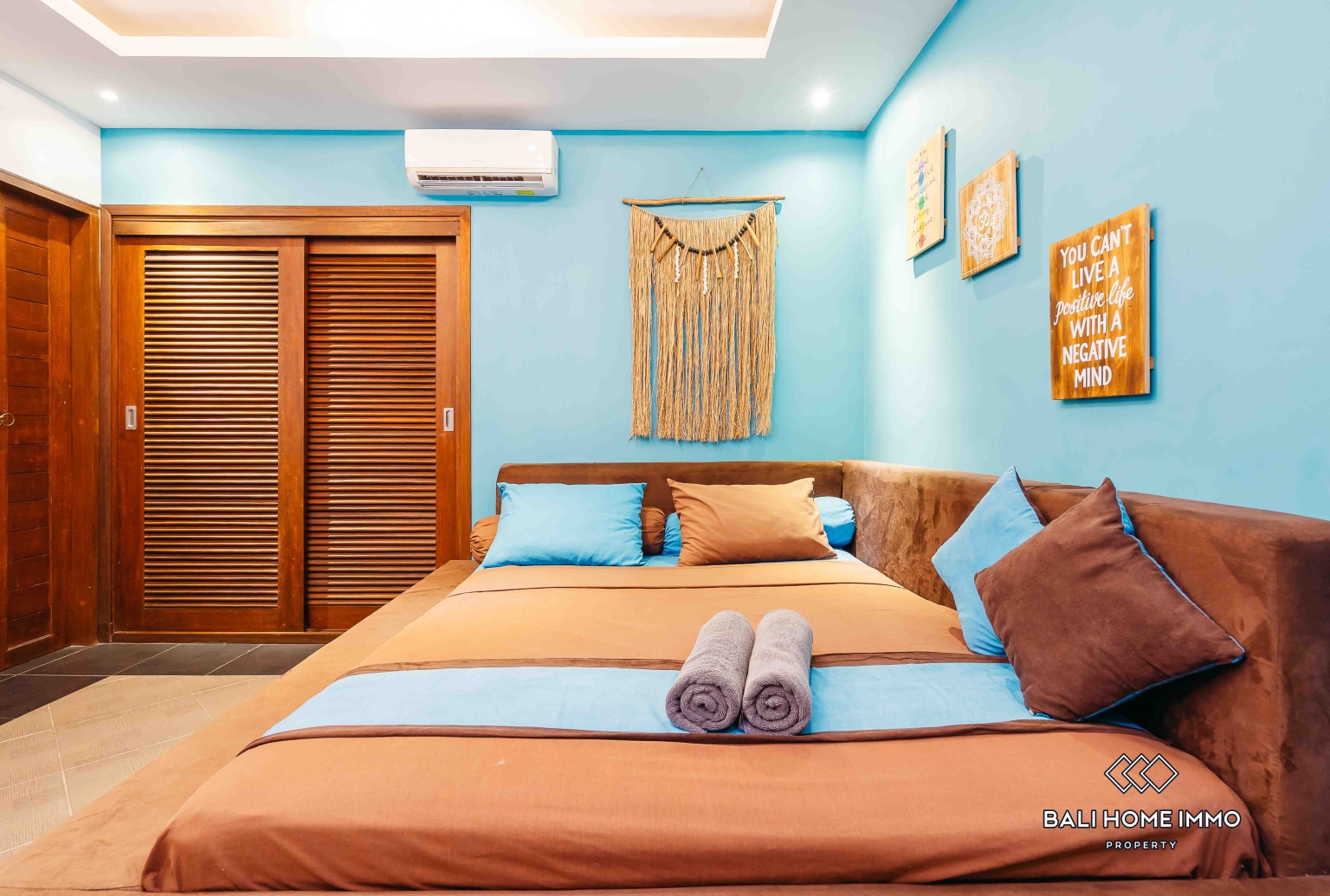 4 bedroom villa for rent in Canggu Residential Side view 23