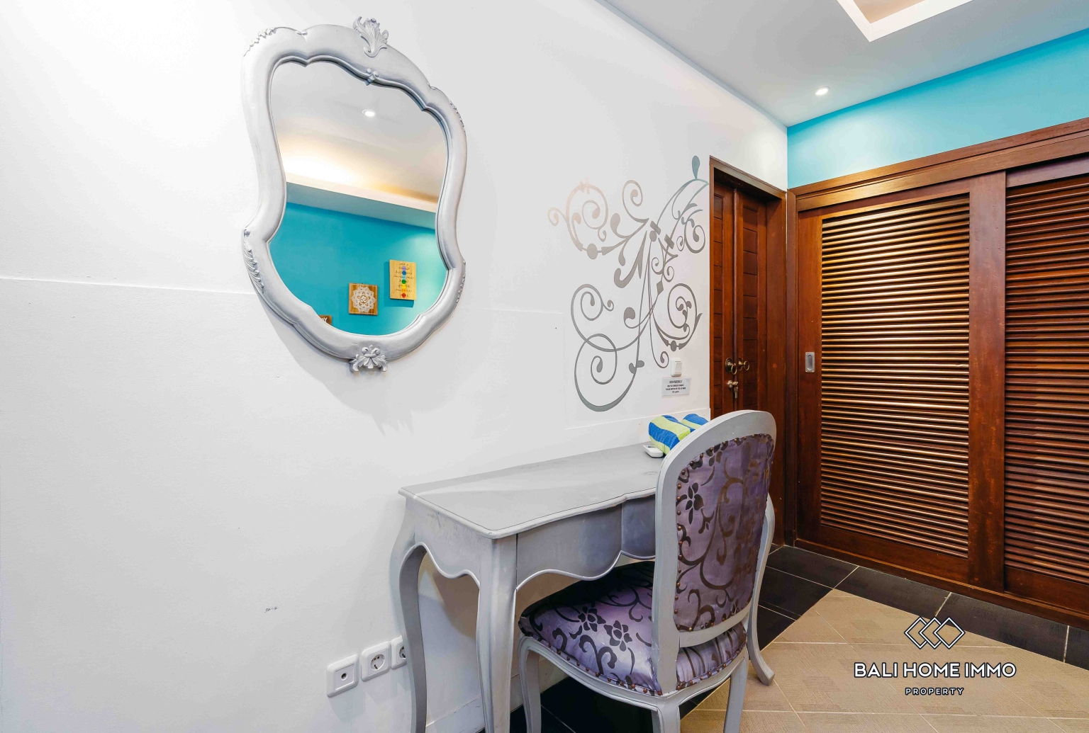 4 bedroom villa for rent in Canggu Residential Side view 22