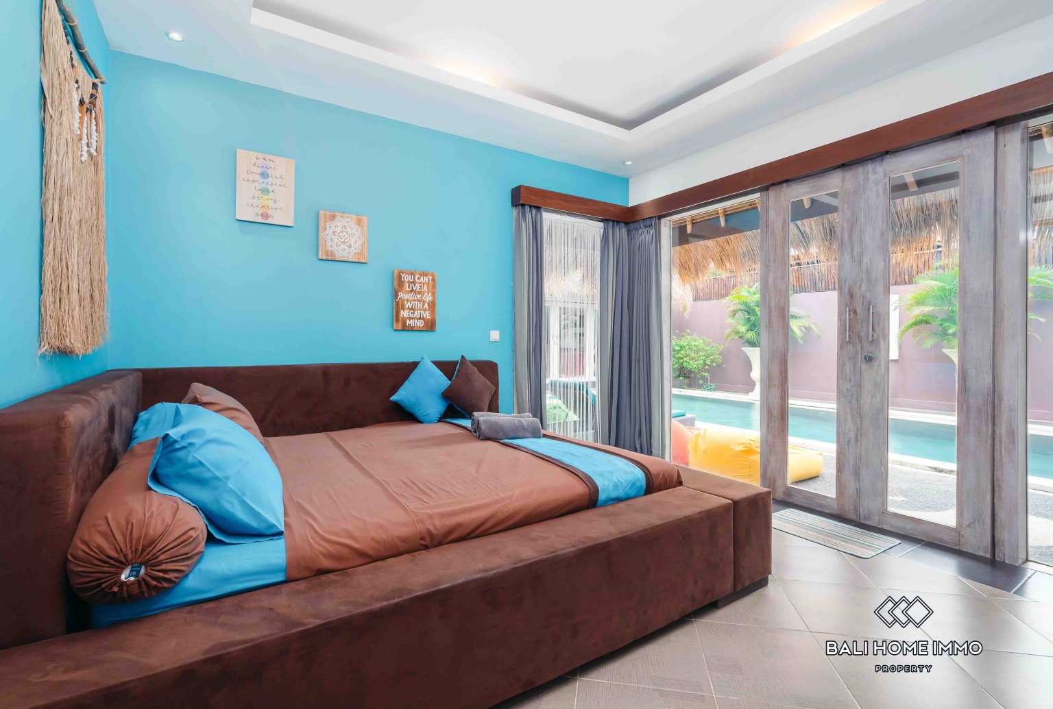 4 bedroom villa for rent in Canggu Residential Side view 21