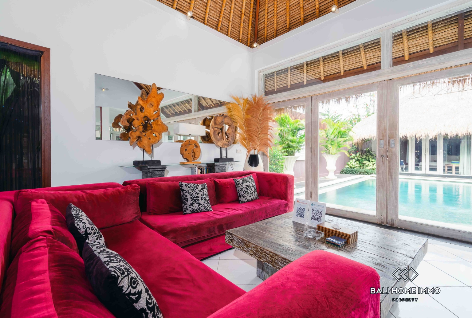 4 bedroom villa for rent in Canggu Residential Side view 3