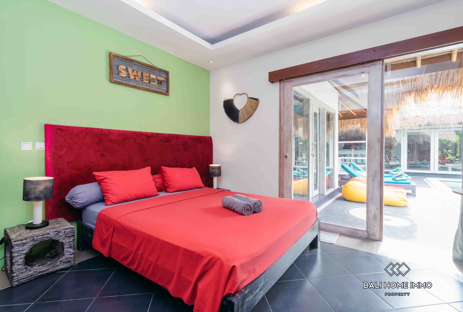 4 bedroom villa for rent in Canggu Residential Side view 18