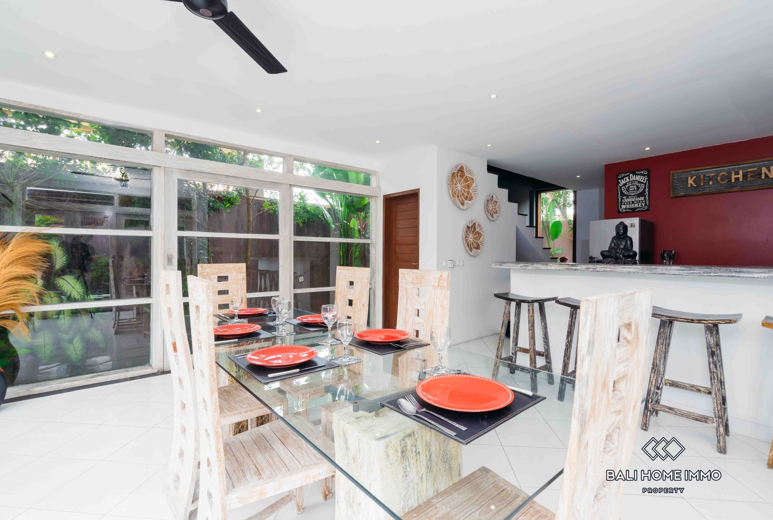 4 bedroom villa for rent in Canggu Residential Side view 11