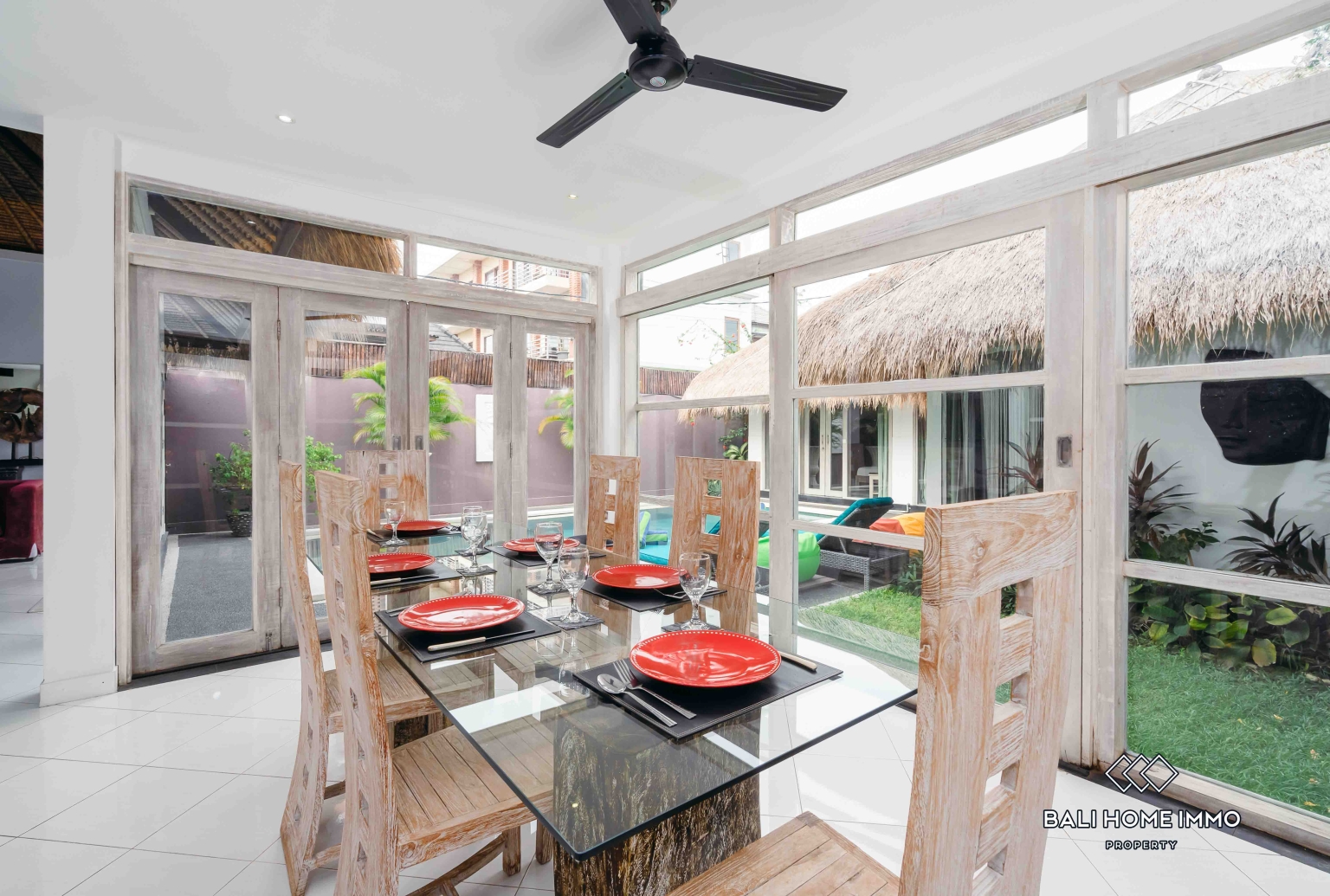 4 bedroom villa for rent in Canggu Residential Side view 10