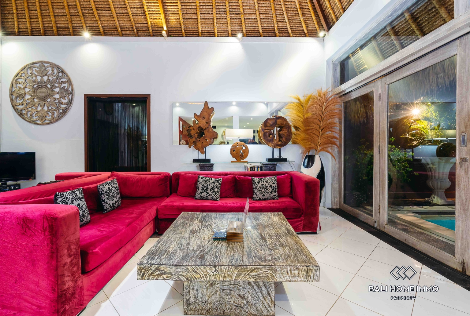 4 bedroom villa for rent in Canggu Residential Side view 6