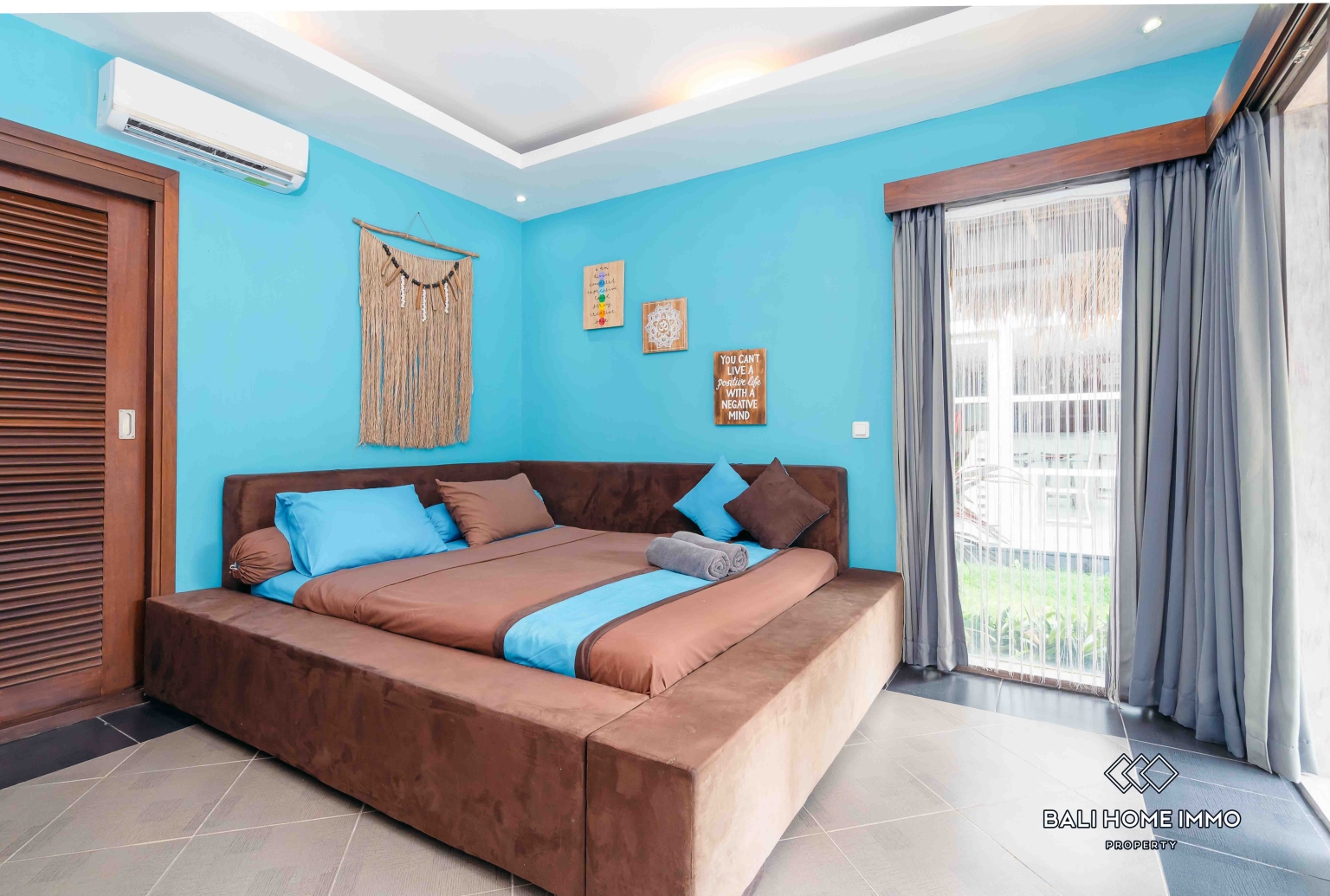 4 bedroom villa for rent in Canggu Residential Side view 20