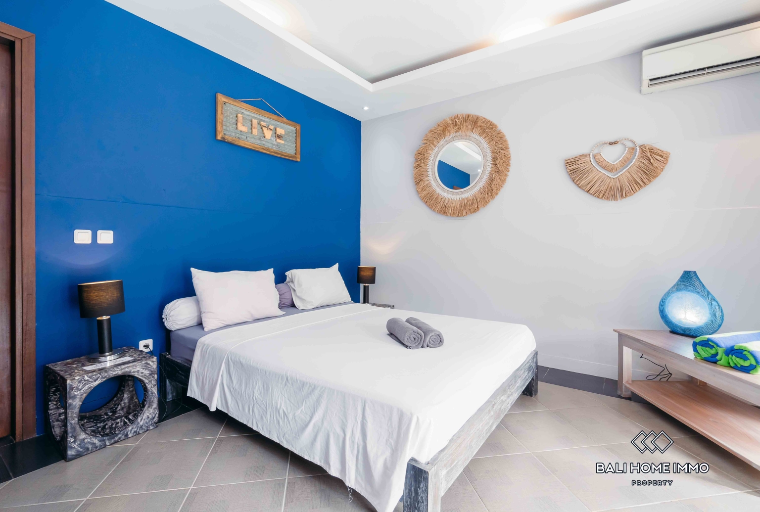 4 bedroom villa for rent in Canggu Residential Side view 16