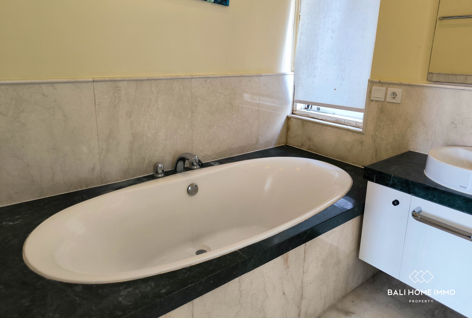 Villa 4 Kamar untuk Dijual dan Disewa di Berawa view 17