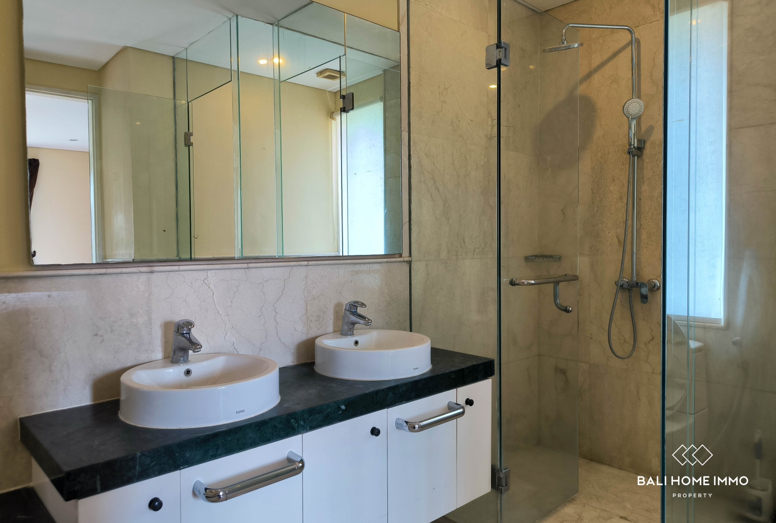 Villa 4 Kamar untuk Dijual dan Disewa di Berawa view 16