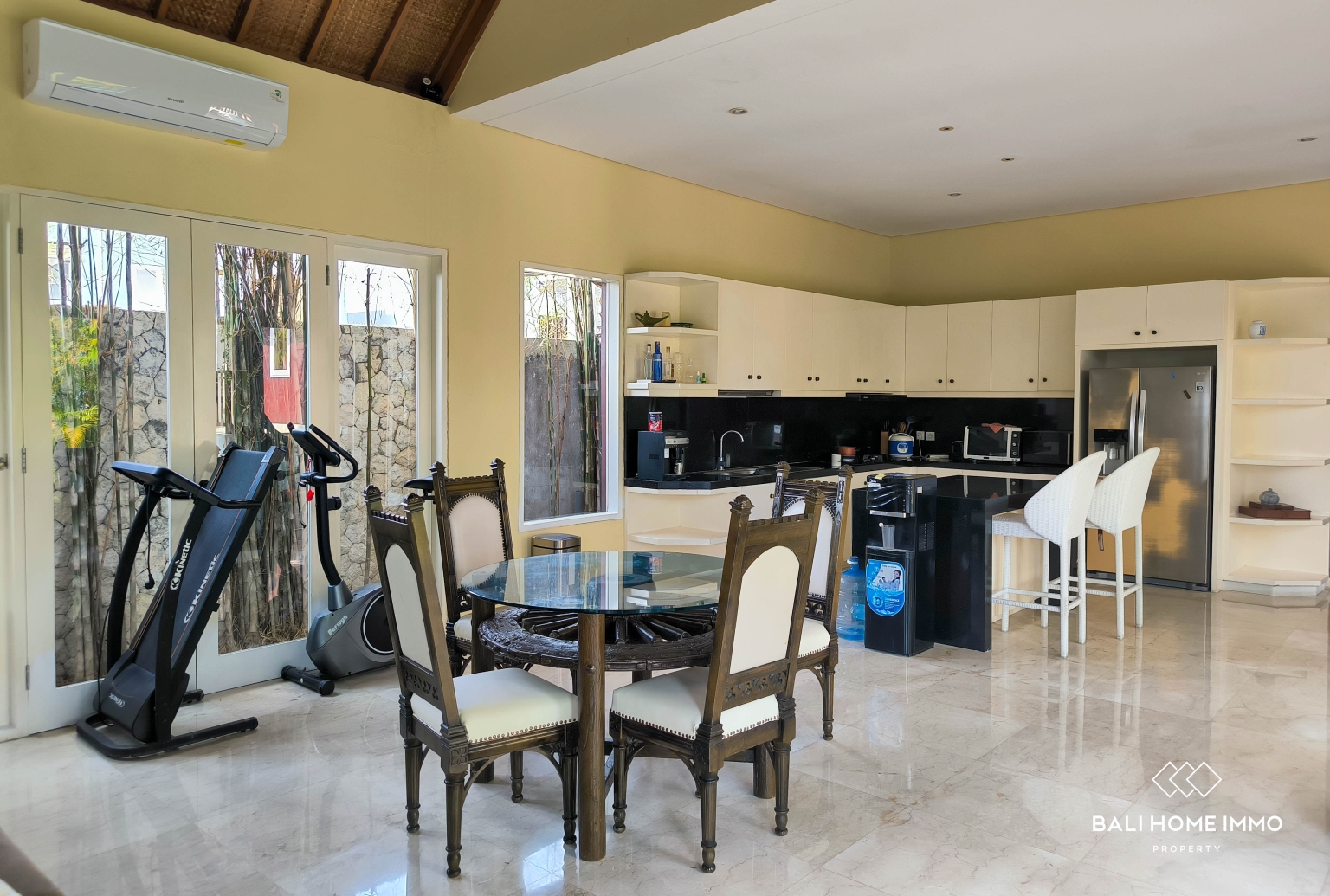 Villa 4 Kamar untuk Dijual dan Disewa di Berawa view 5