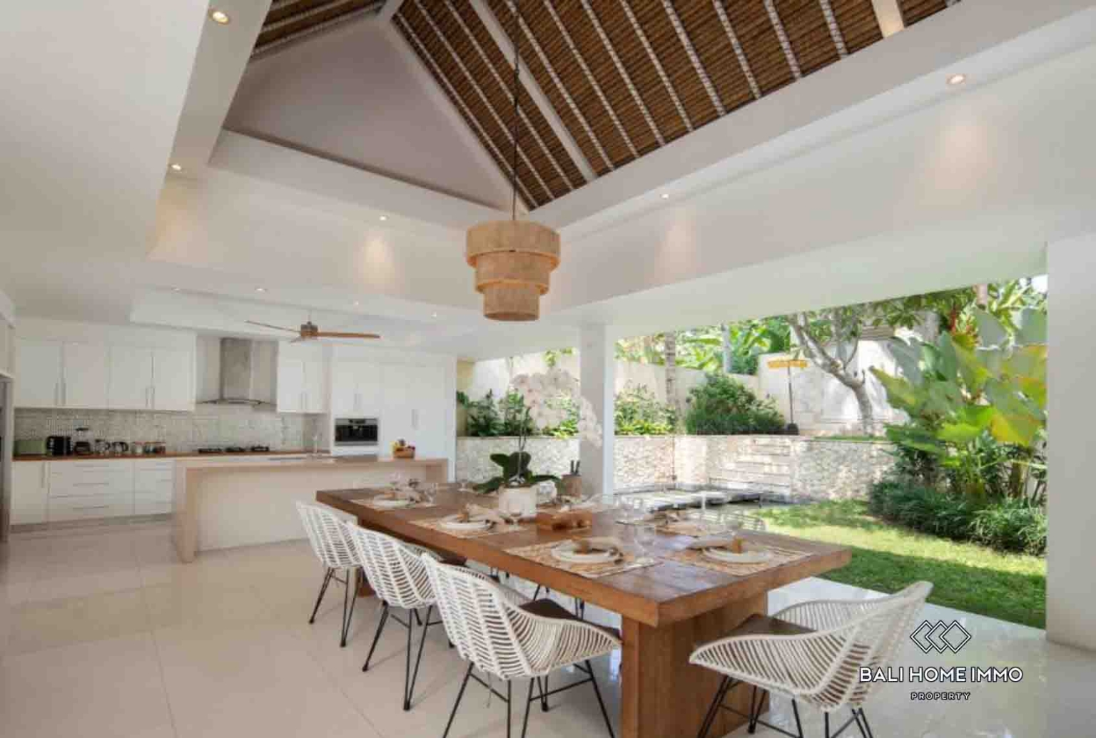 4 Bedroom Villa for Sale and Rental in Bali Pererenan North Side view 8