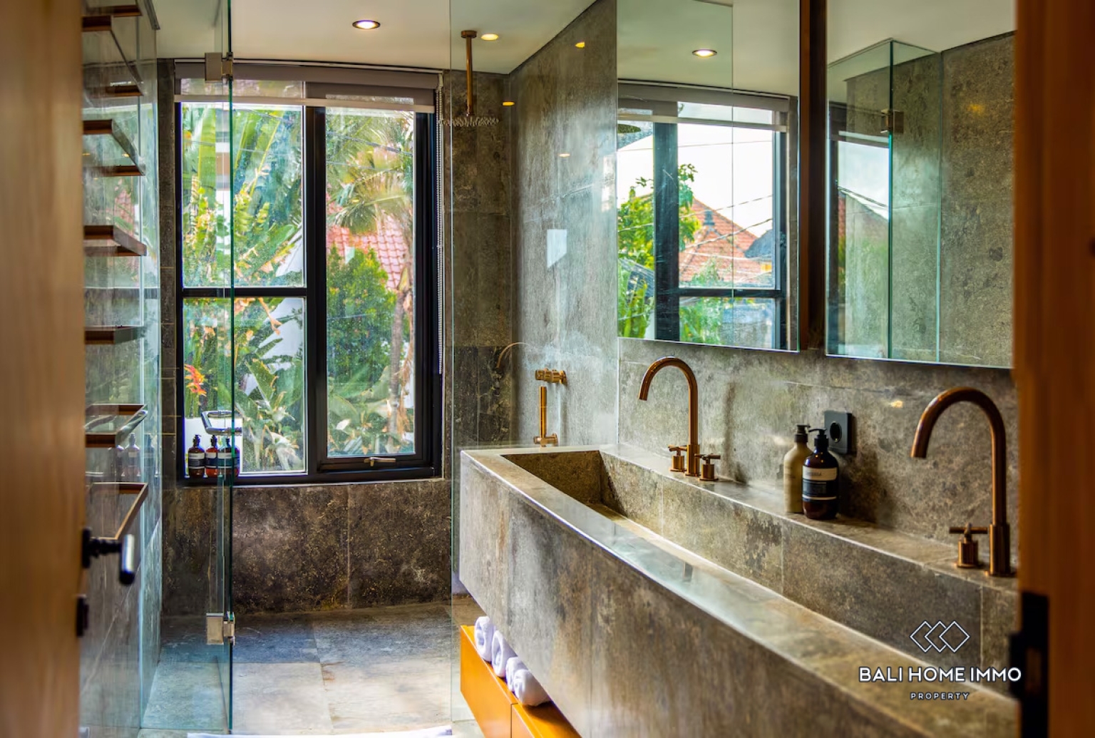 Dua unit vila 2 kamar dijual dengan status hak sewa di kawasan perumahan Canggu, Bali. view 22