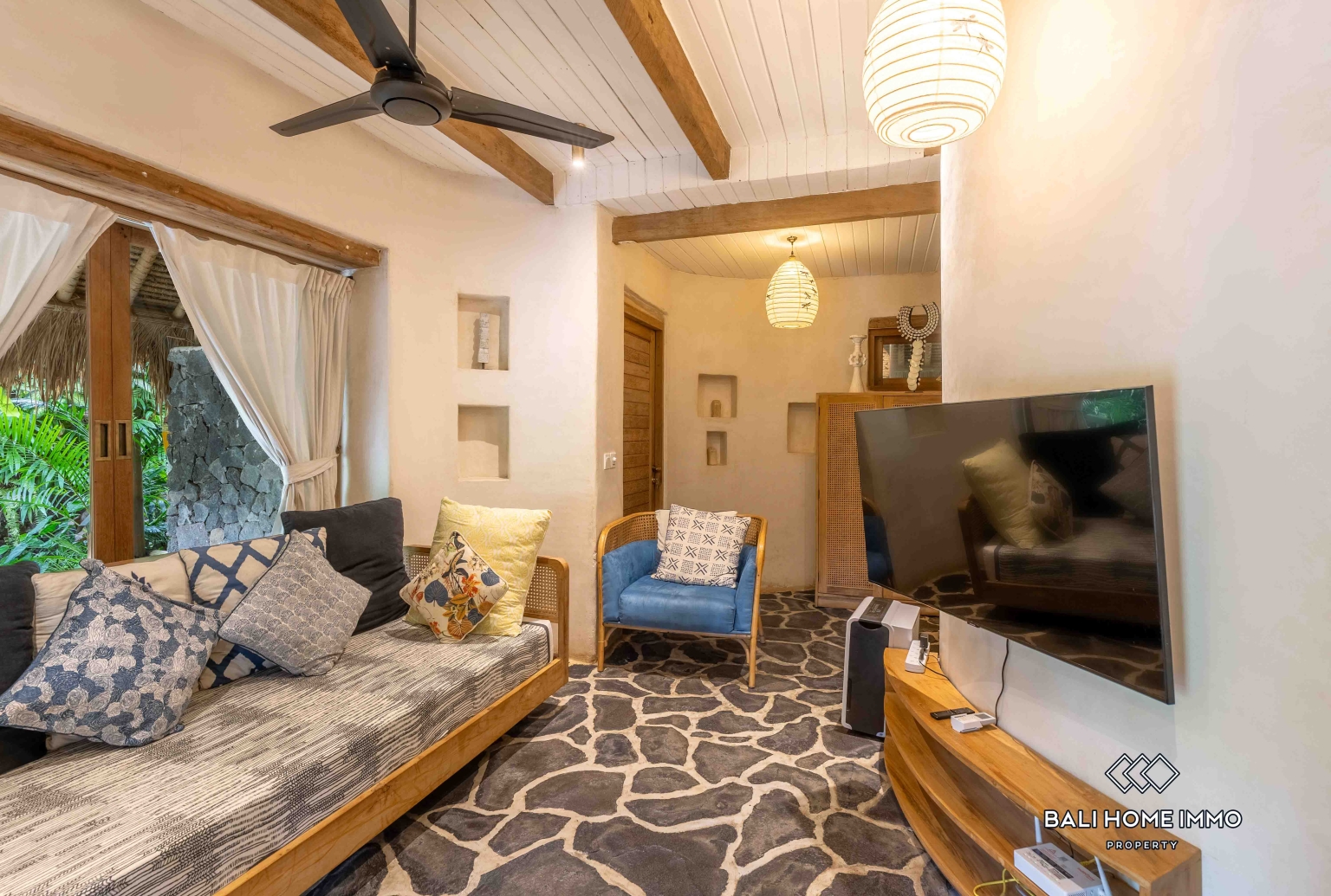 4 Bedrooms Eco Villa with River and Jungle View for Rent Near Greenschool view 6
