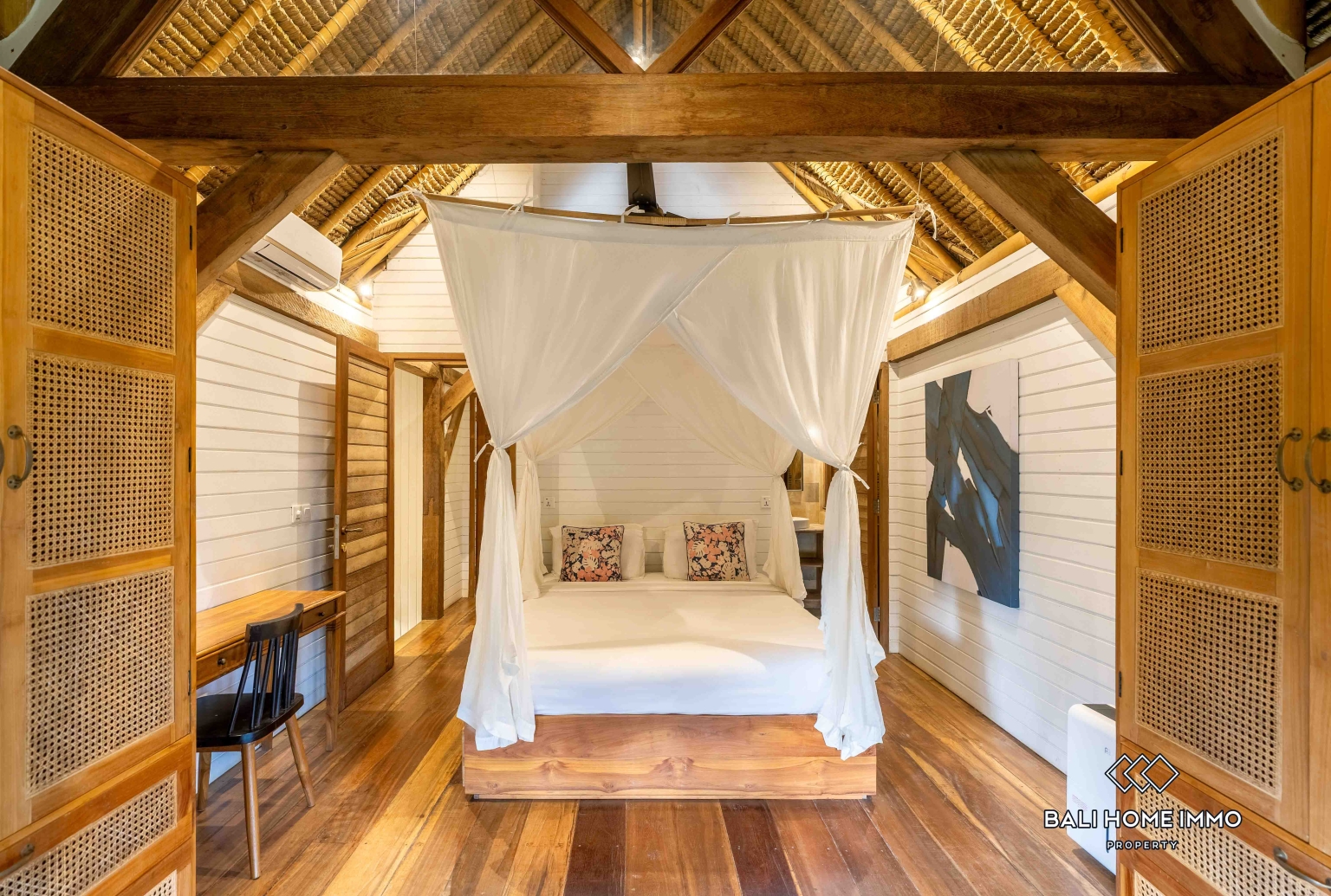 4 Bedrooms Eco Villa with River and Jungle View for Rent Near Greenschool view 10