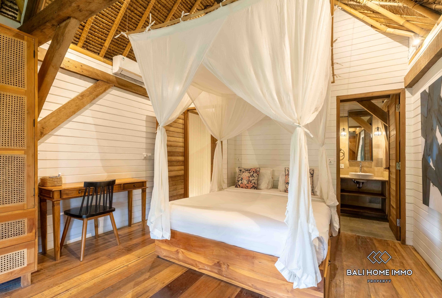 4 Bedrooms Eco Villa with River and Jungle View for Rent Near Greenschool view 11