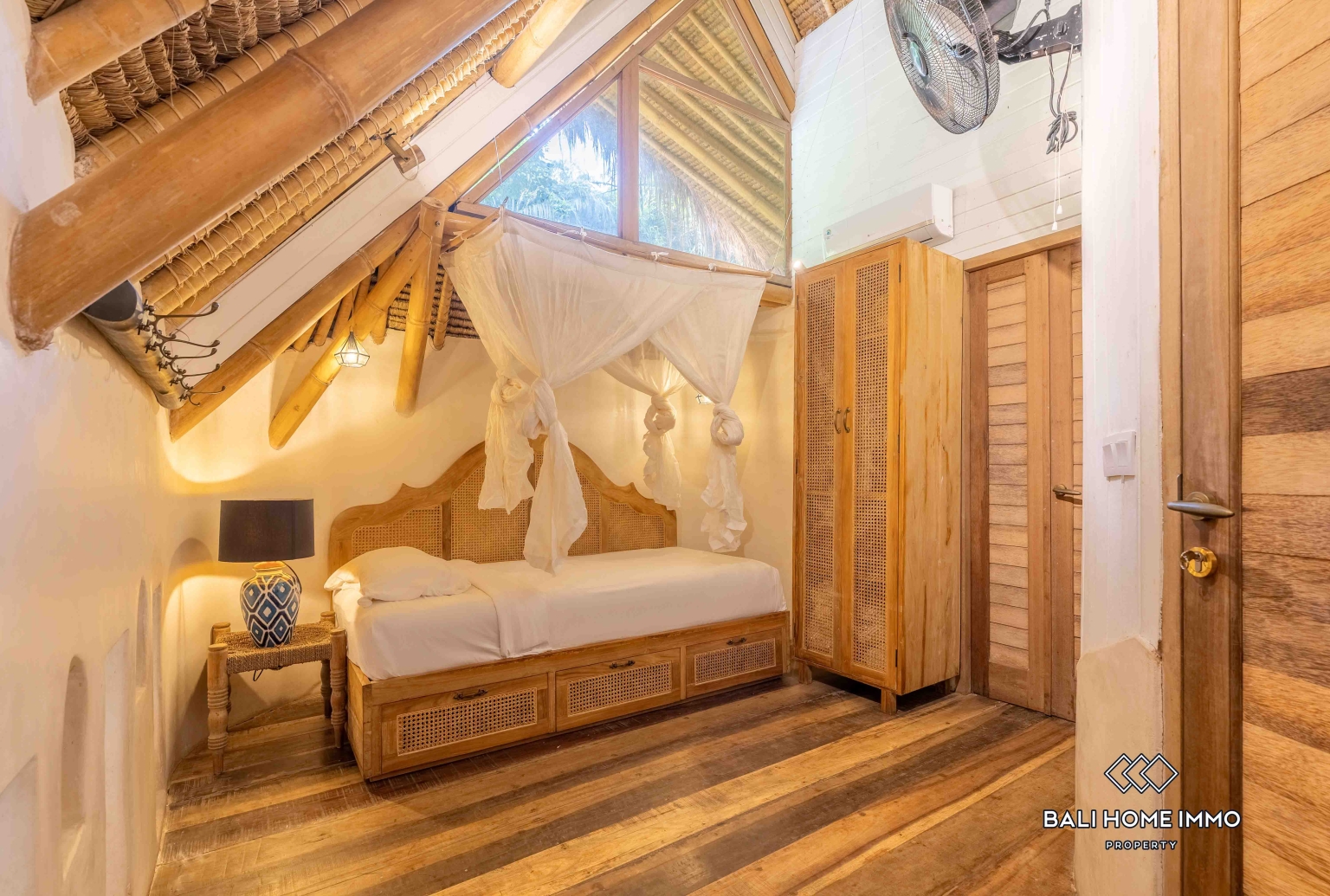 4 Bedrooms Eco Villa with River and Jungle View for Rent Near Greenschool view 7