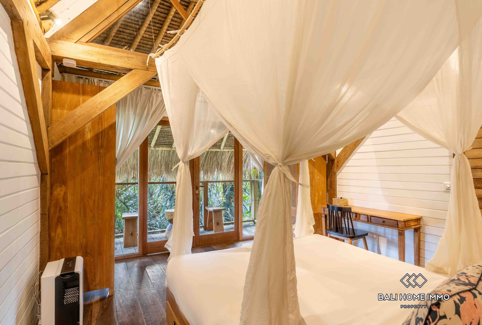 4 Bedrooms Eco Villa with River and Jungle View for Rent Near Greenschool view 12
