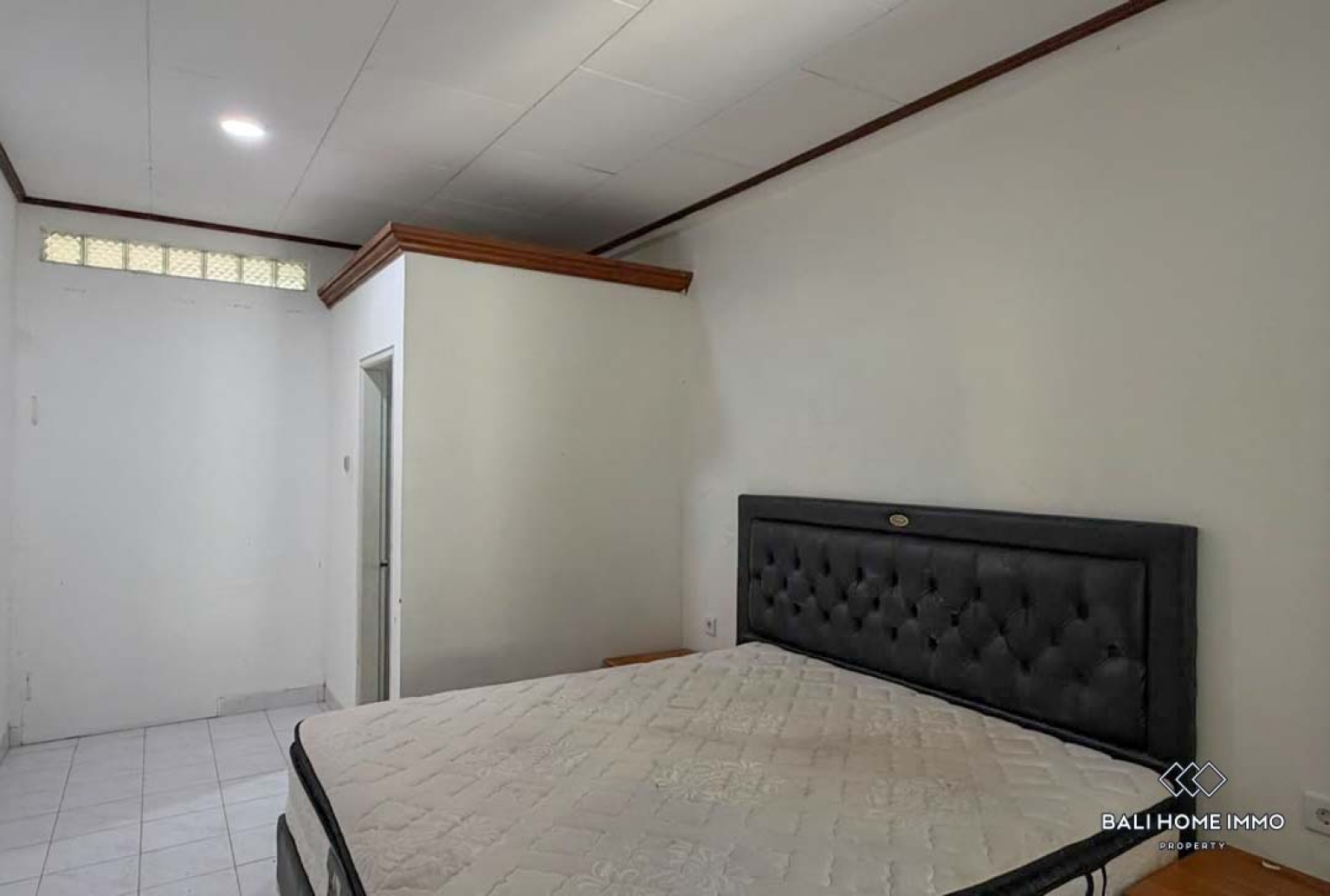 4 Bedrooms family villa for long term rental in bali Sanur view 11