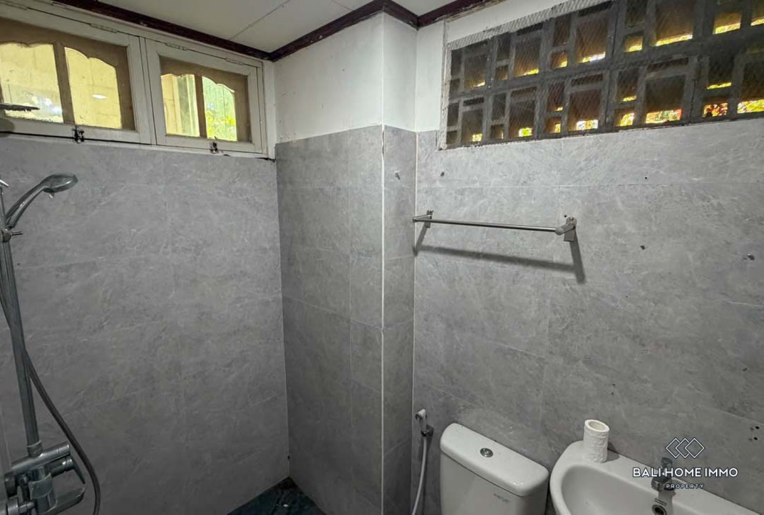 4 Bedrooms family villa for long term rental in bali Sanur view 14
