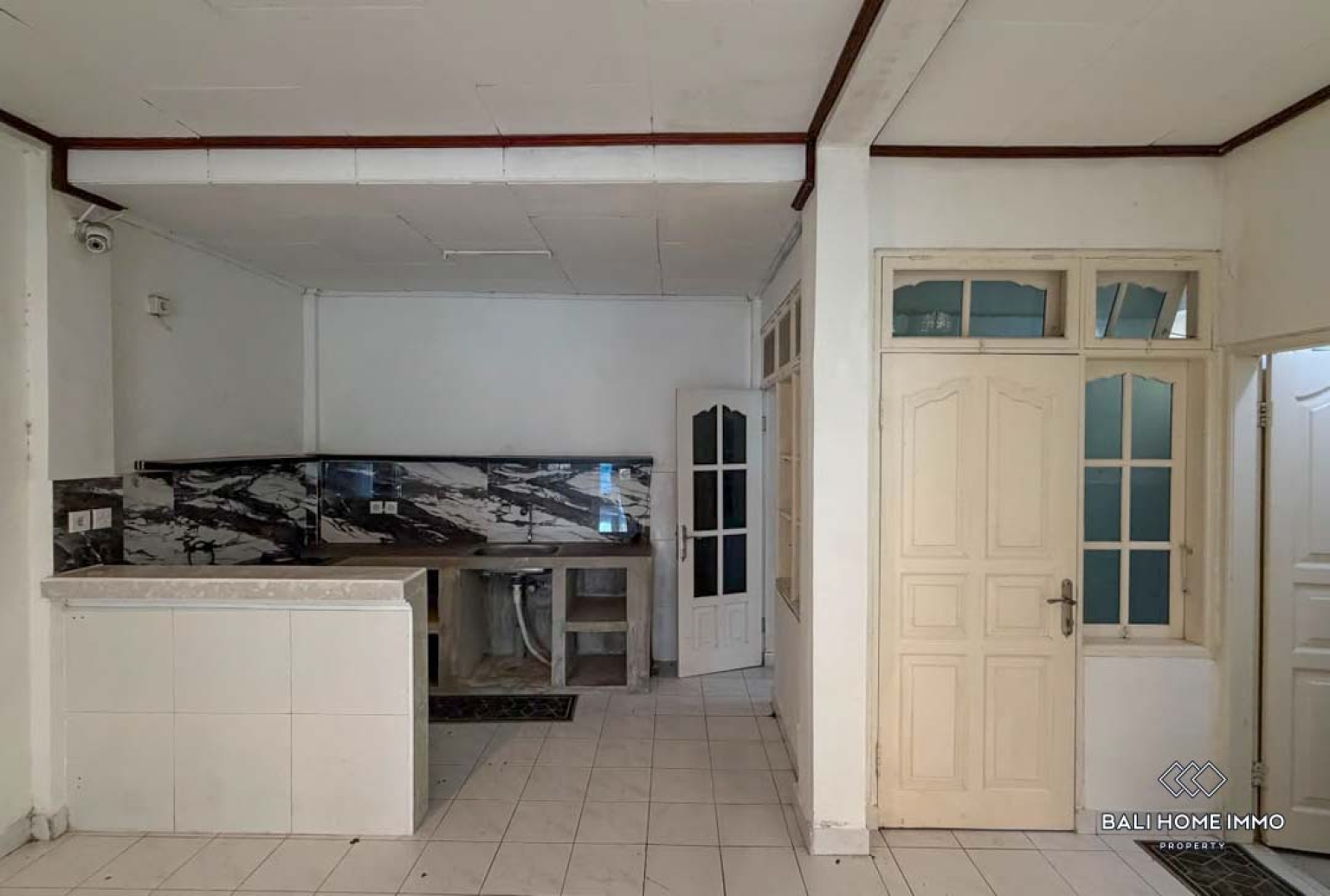 4 Bedrooms family villa for long term rental in bali Sanur view 4