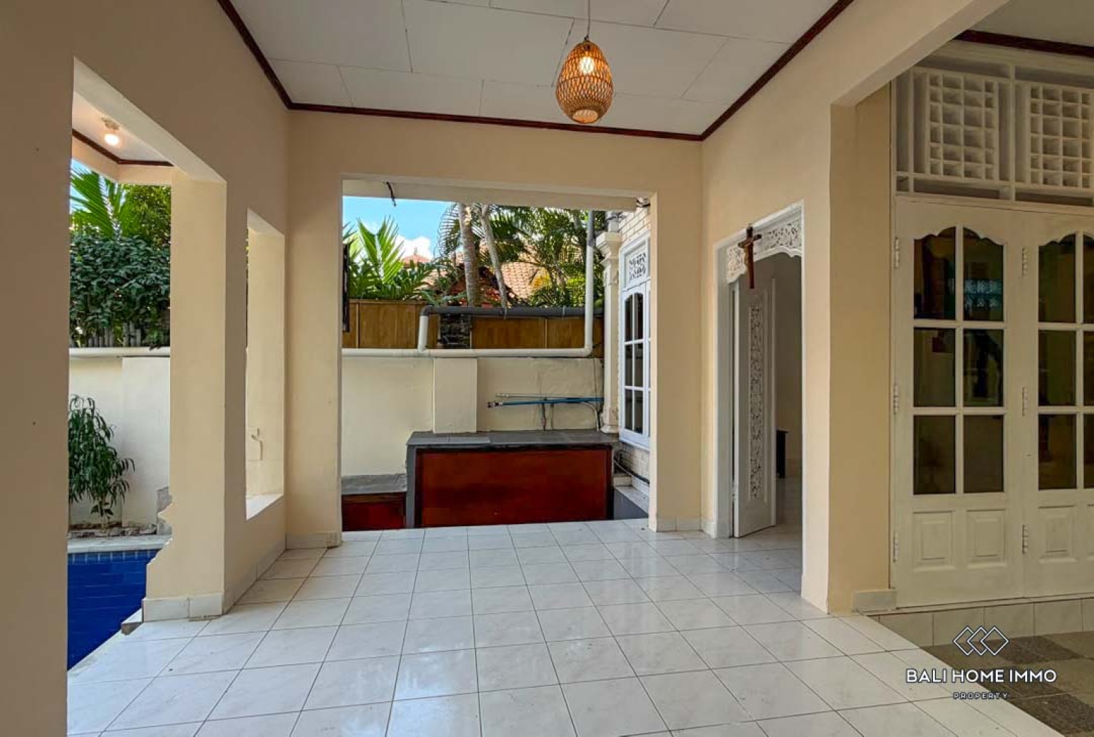 4 Bedrooms family villa for long term rental in bali Sanur view 2
