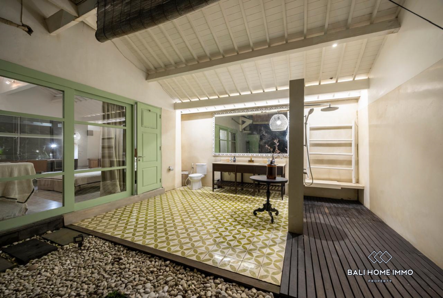 4 Bedrooms Villa for Sale and Rent Umalas Bali view 16
