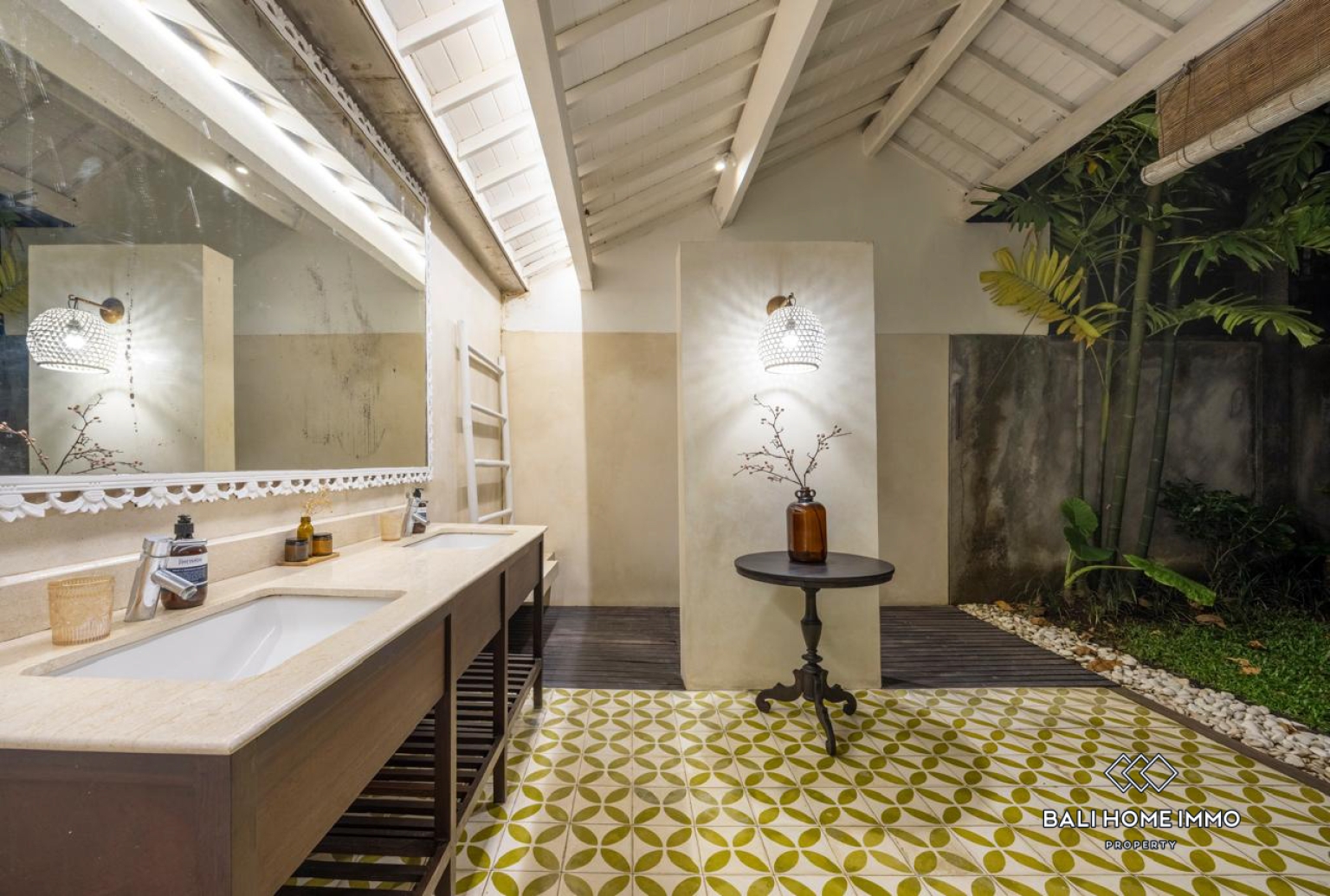 4 Bedrooms Villa for Sale and Rent Umalas Bali view 17