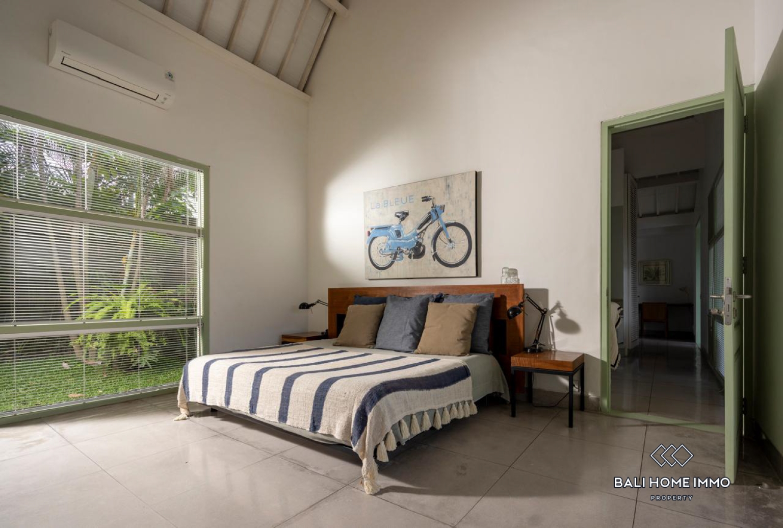 4 Bedrooms Villa for Sale and Rent Umalas Bali view 9