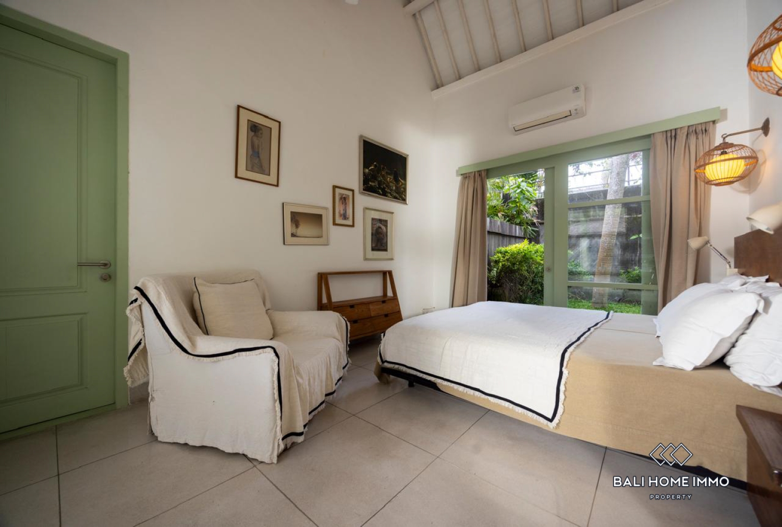 4 Bedrooms Villa for Sale and Rent Umalas Bali view 11