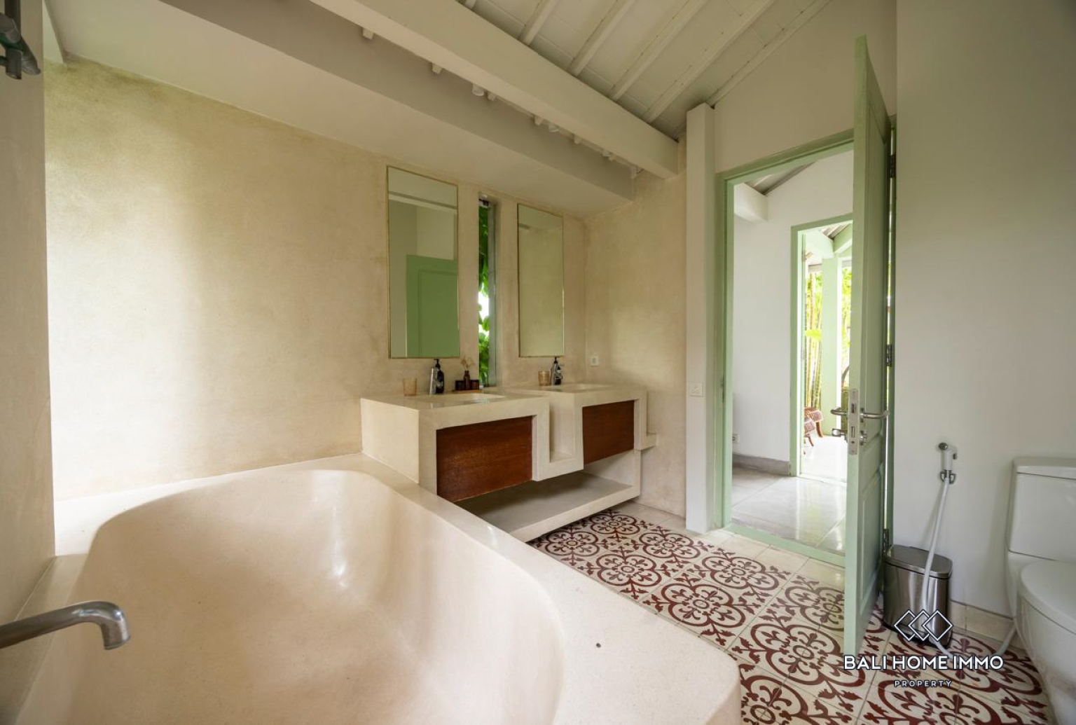 4 Bedrooms Villa for Sale and Rent Umalas Bali view 18