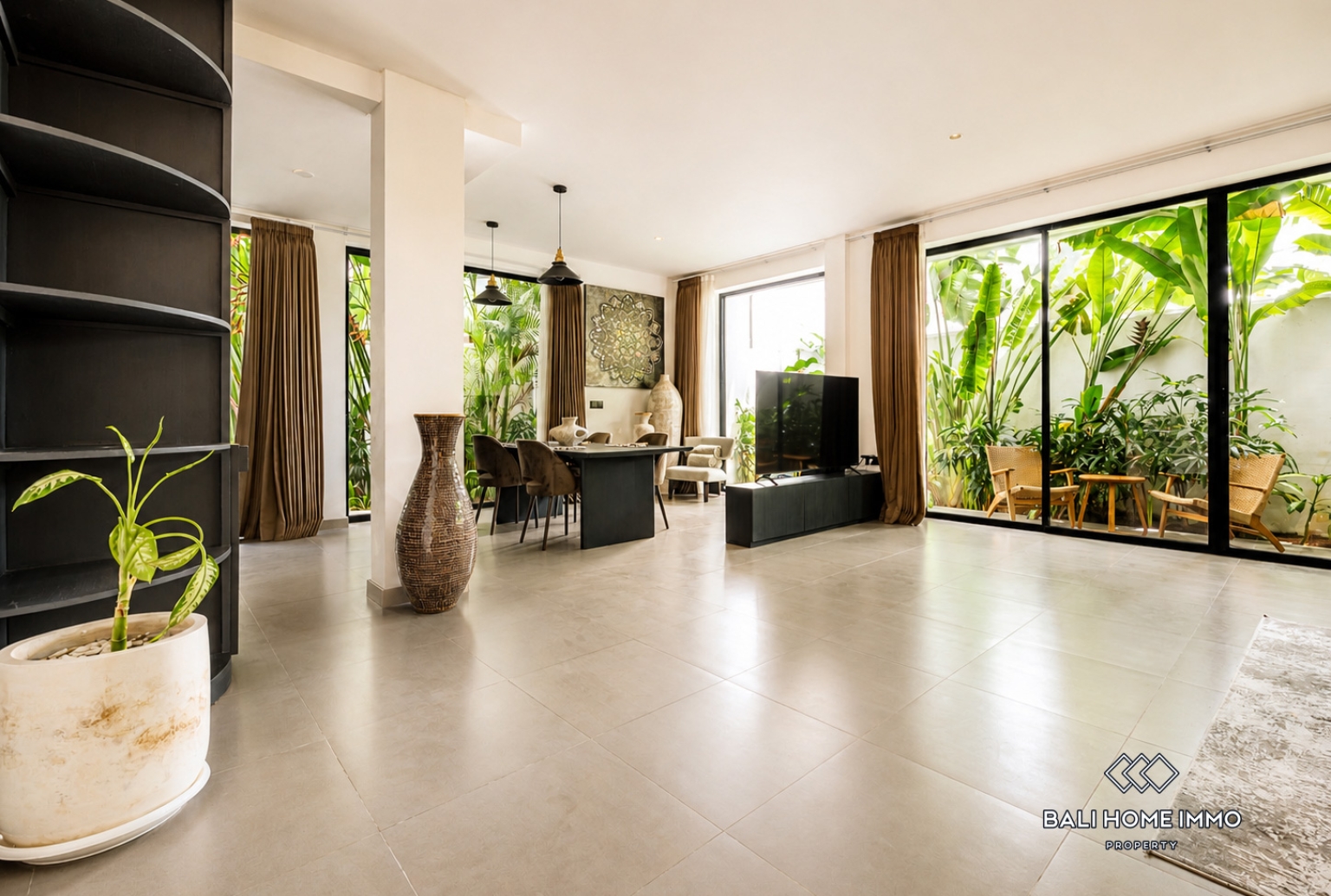 4 Bedrooms Villa for Sale in Umalas Residential side view 2