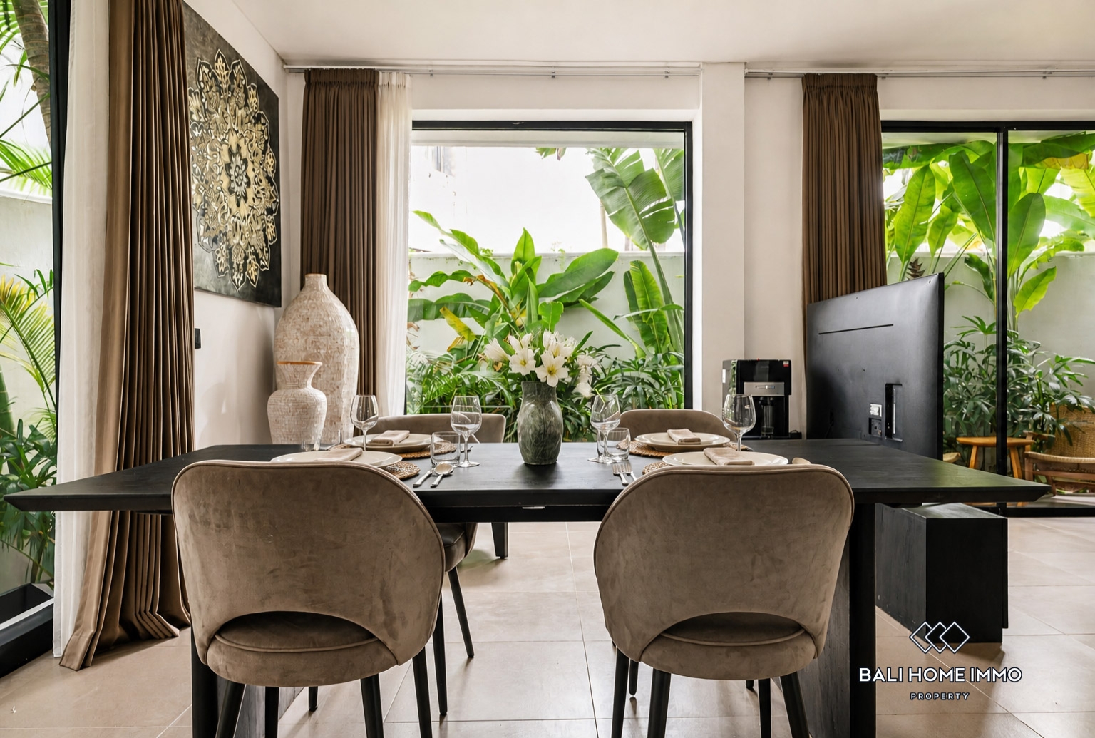 4 Bedrooms Villa for Sale in Umalas Residential side view 7