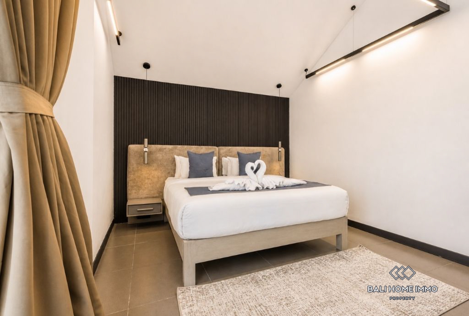 4 Bedrooms Villa for Sale in Umalas Residential side view 15
