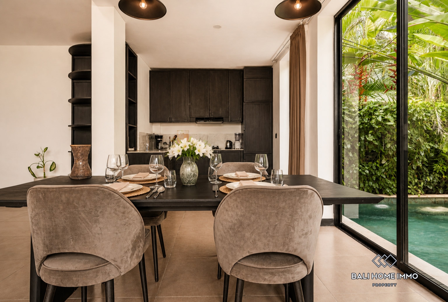4 Bedrooms Villa for Sale in Umalas Residential side view 8