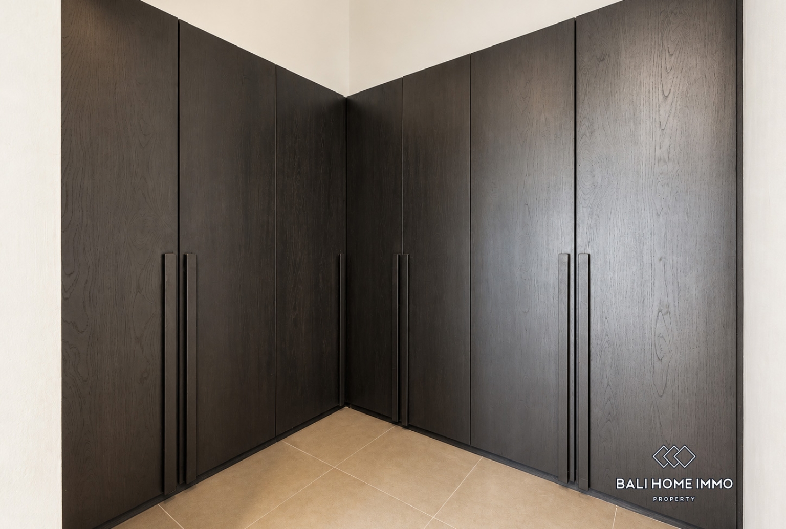 4 Bedrooms Villa for Sale in Umalas Residential side view 22