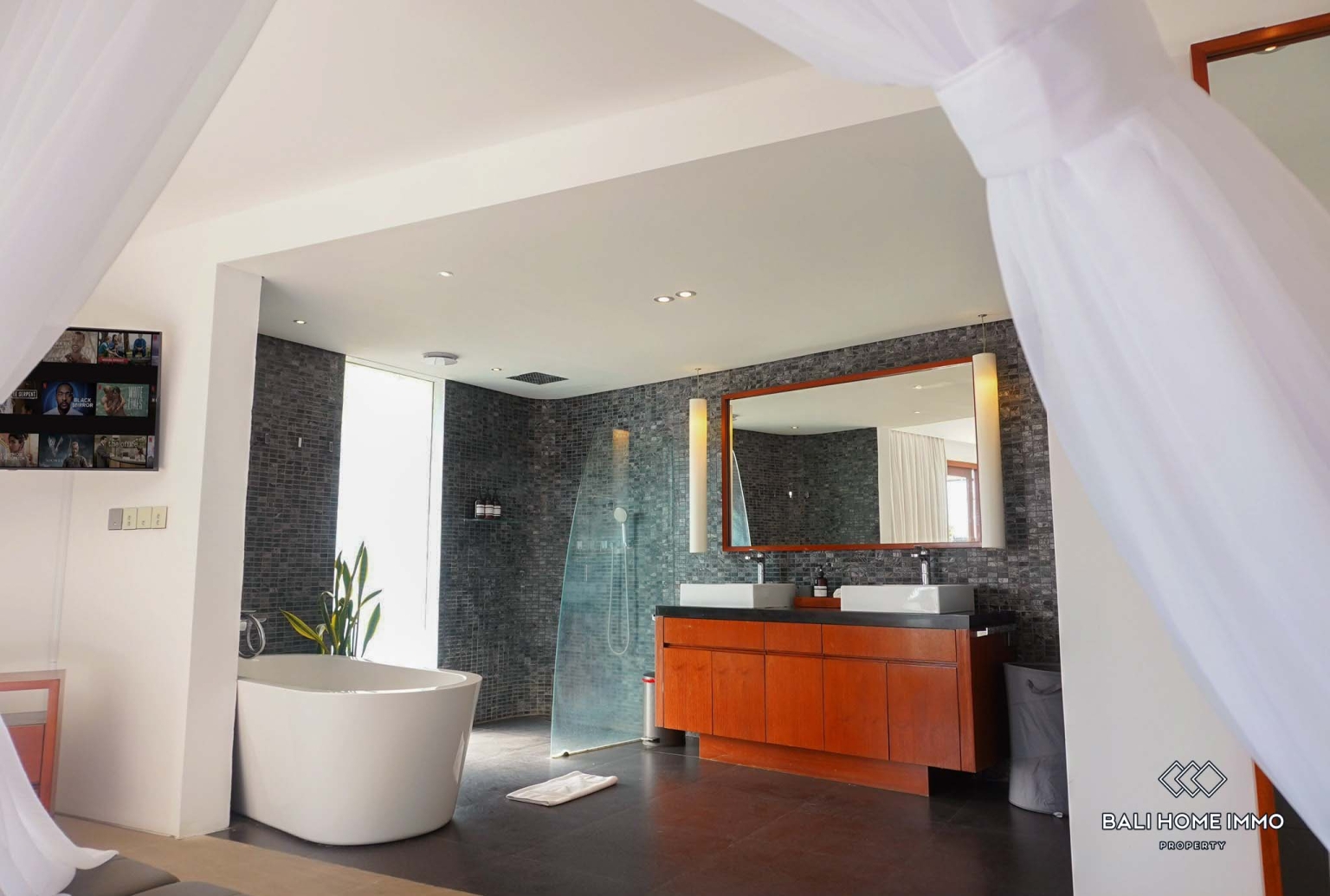 3 Bedrooms villa with ricefield view for sale in Bali Canggu Echo Beach view 15