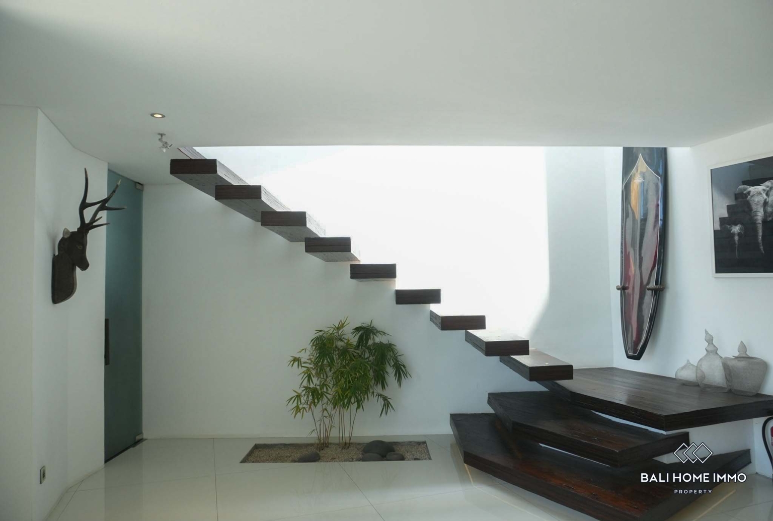 3 Bedrooms villa with ricefield view for sale in Bali Canggu Echo Beach view 5