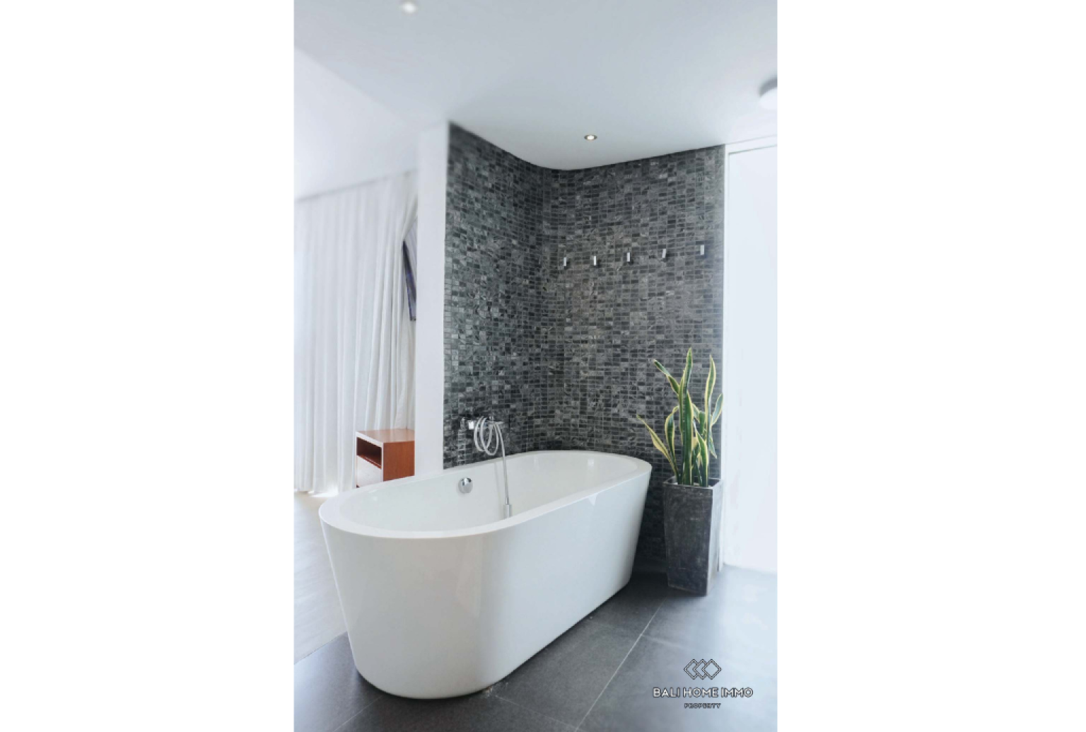 3 Bedrooms villa with ricefield view for sale in Bali Canggu Echo Beach view 17