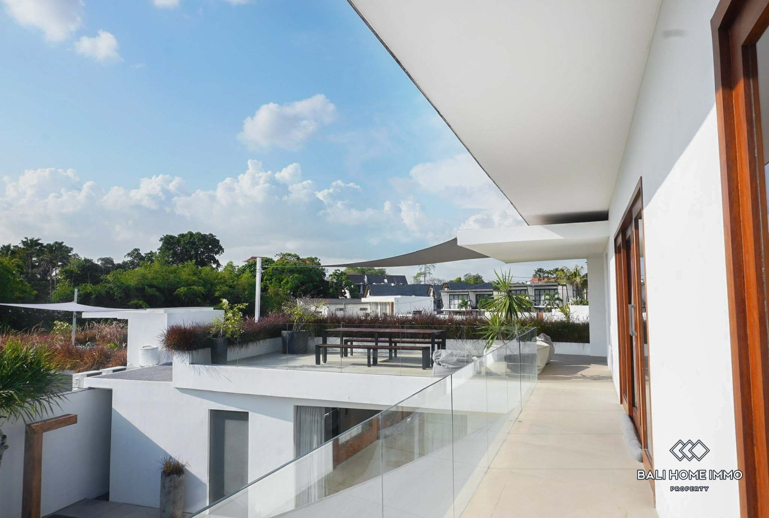 3 Bedrooms villa with ricefield view for sale in Bali Canggu Echo Beach view 18