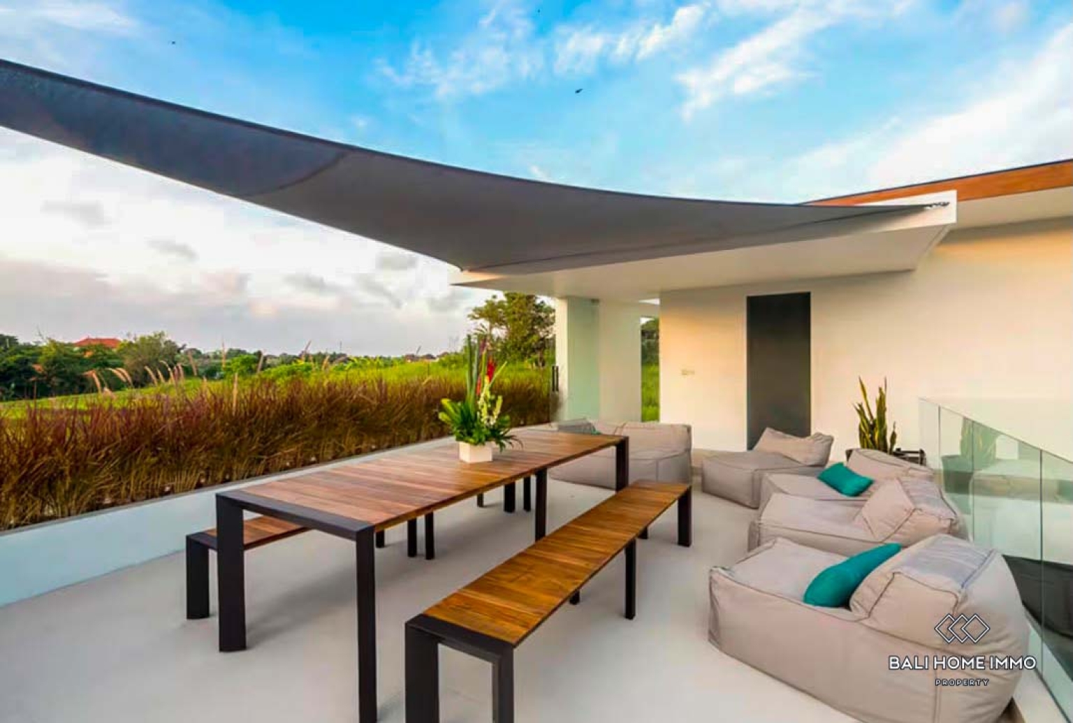 3 Bedrooms villa with ricefield view for sale in Bali Canggu Echo Beach view 19